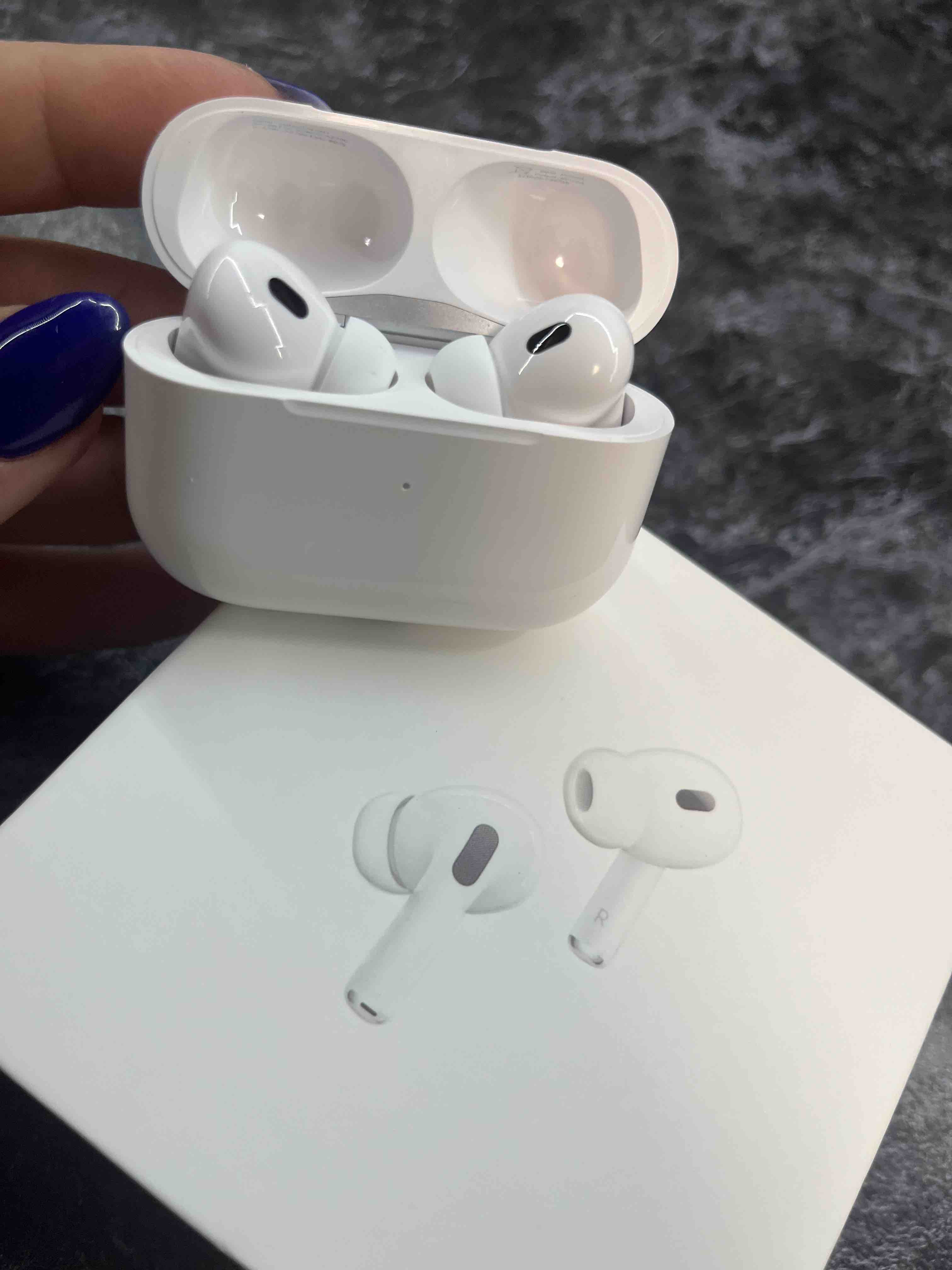 Беспроводные наушники Apple AirPods Pro 2, белый - отзывы покупателей на  маркетплейсе Мегамаркет | Артикул: 100052026141