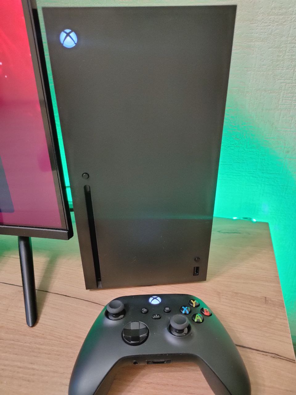 Игровая приставка Microsoft Xbox Series X 1TB (RRT-00015), купить в Москве,  цены в интернет-магазинах на Мегамаркет