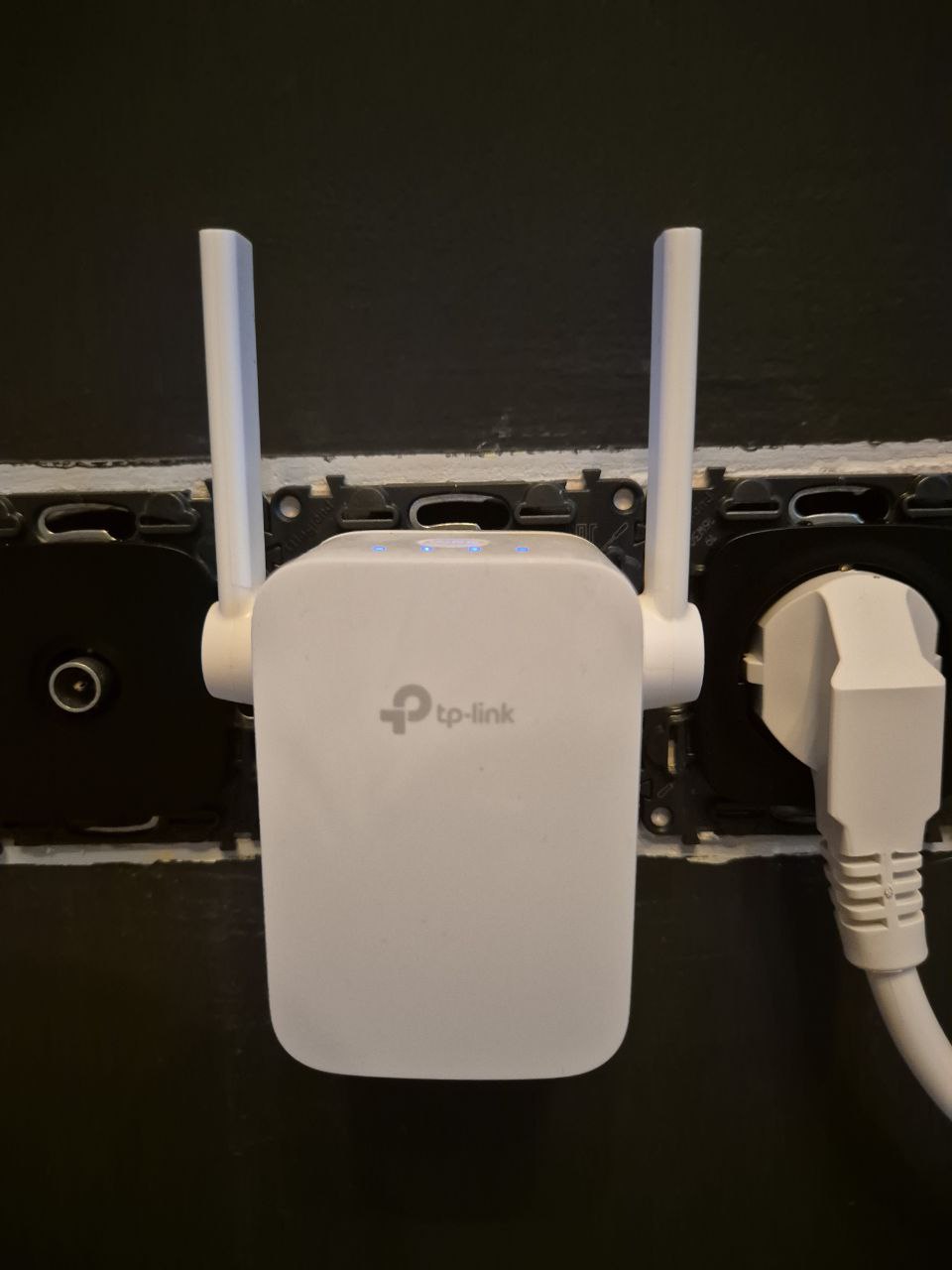 Ретранслятор Wi-Fi сигнала TP-Link RE 205 White - отзывы покупателей на  маркетплейсе Мегамаркет | Артикул: 100027037579