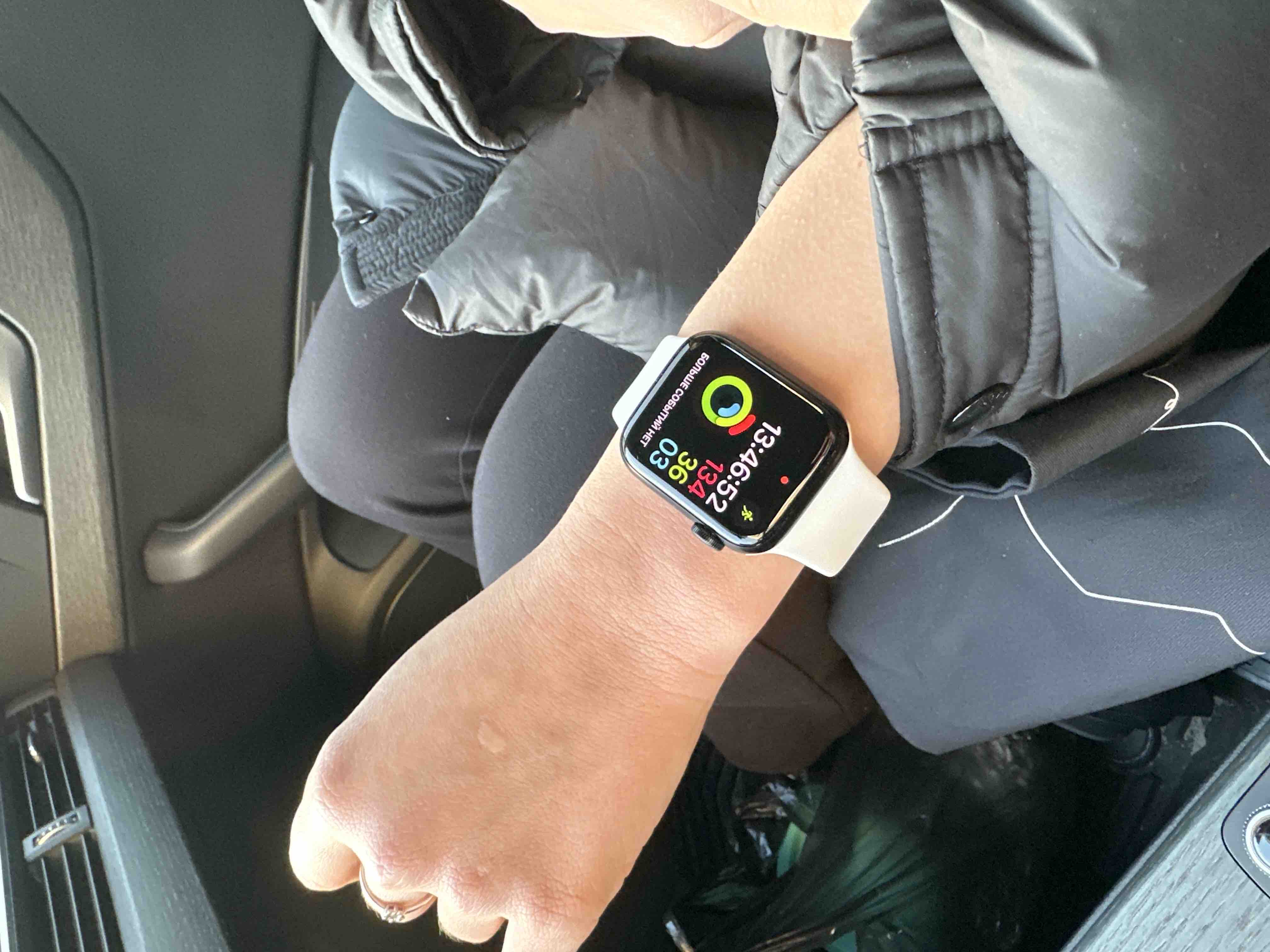 Смарт-часы Apple Watch SE (2022) GPS 40мм Aluminum Case with Sport Band  Темная ночь S/M - отзывы покупателей на маркетплейсе Мегамаркет | Артикул:  100043620469