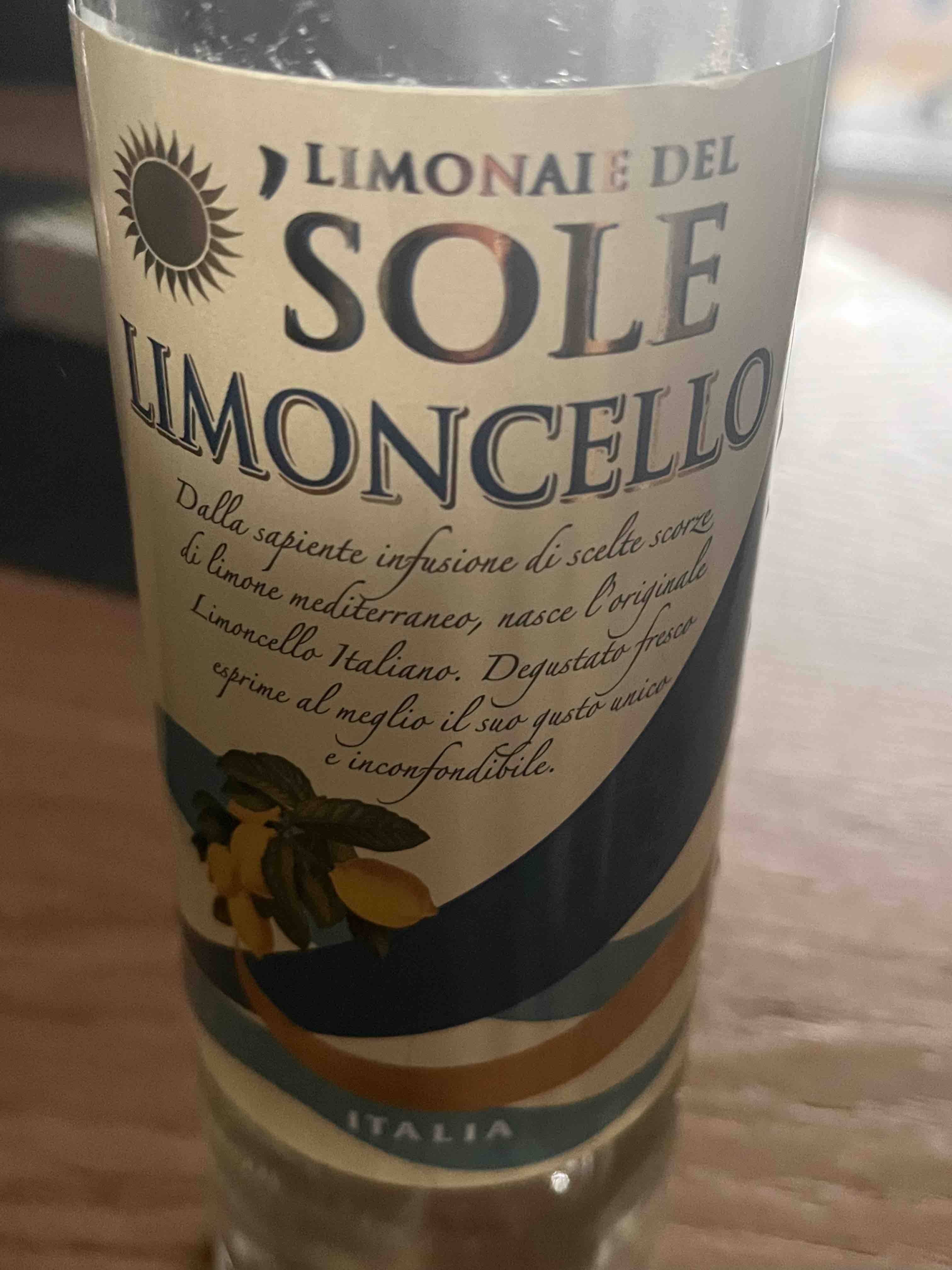 5. Limonaie del o sole. Tewon напиток. Лимончелло лимонае дель соле. Лимончелло мутное.