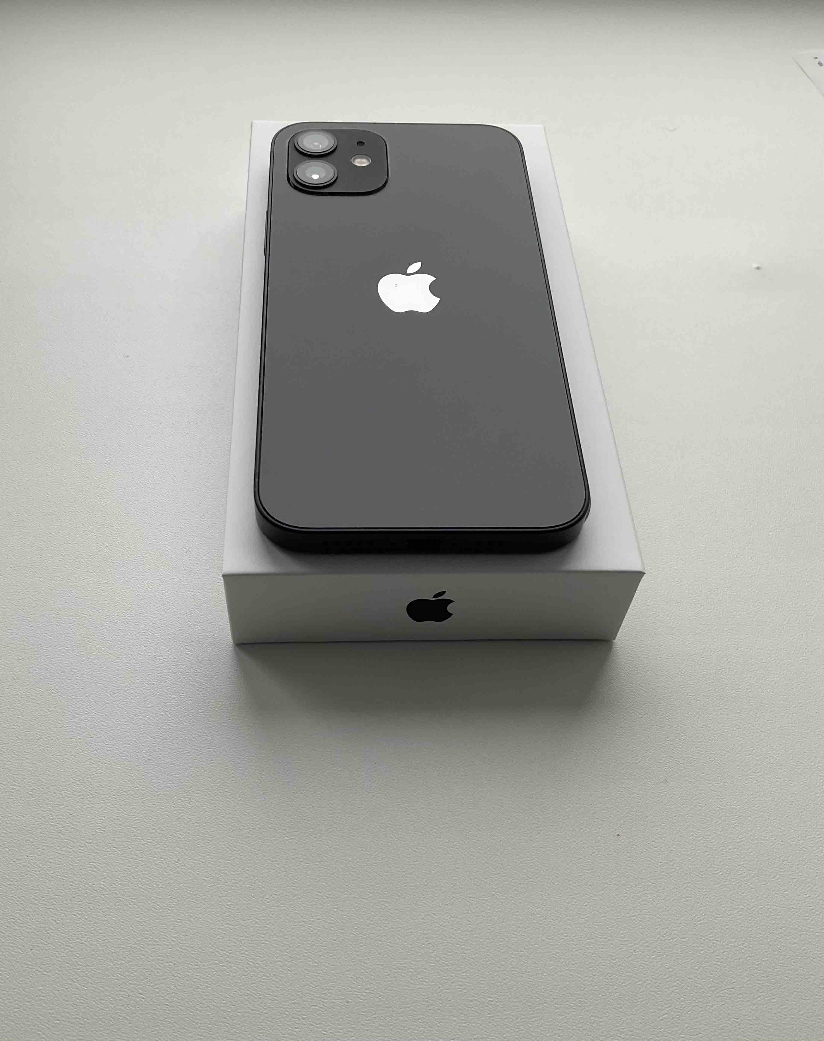 Смартфон Apple iPhone 12 64GB Black (MGH63LL/A) - отзывы покупателей на  маркетплейсе Мегамаркет | Артикул: 100052297836