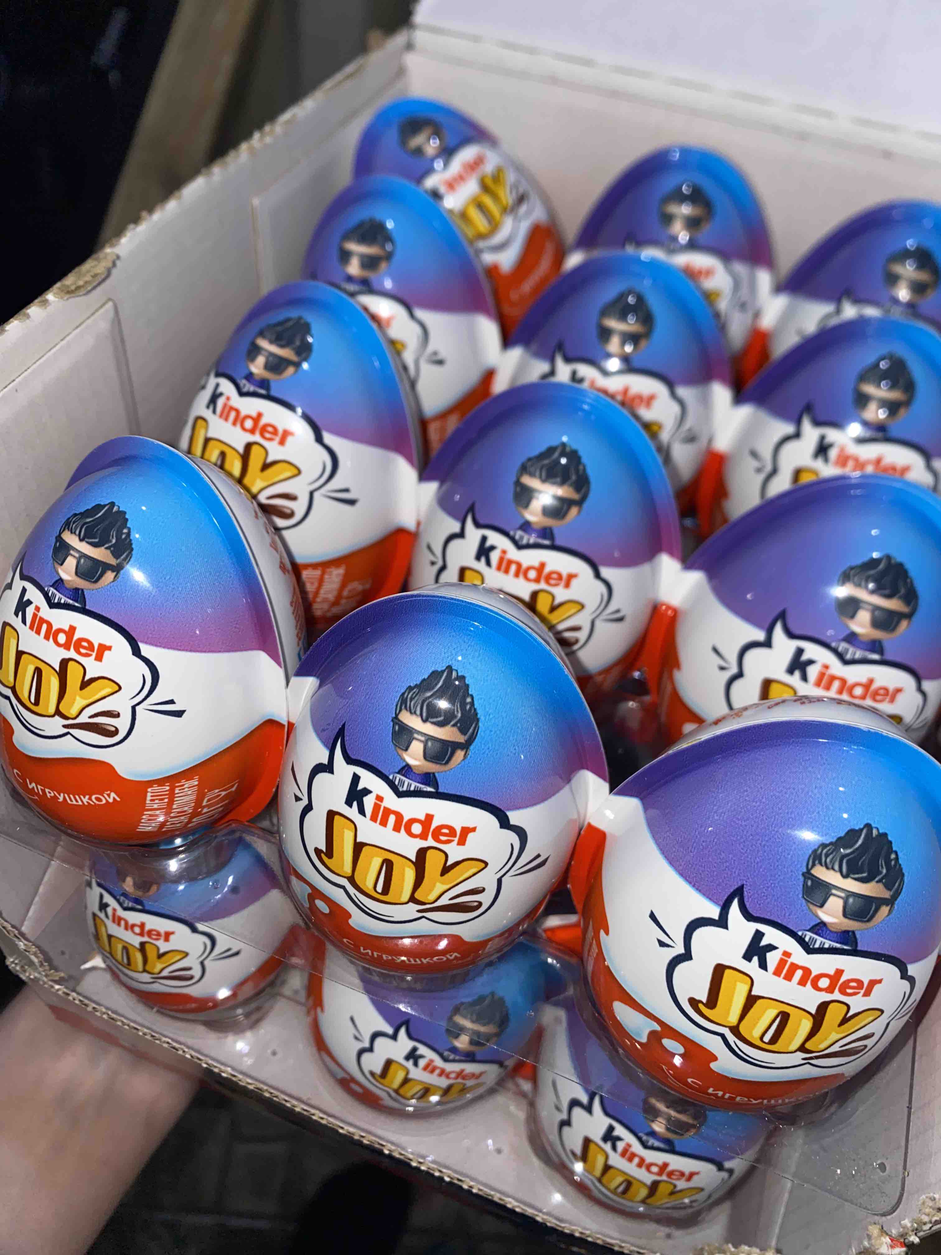 Купить шоколадное яйцо Kinder Joy, Funko Music Base, с игрушкой, 24шт. по  20г., цены на Мегамаркет | Артикул: 100051905447