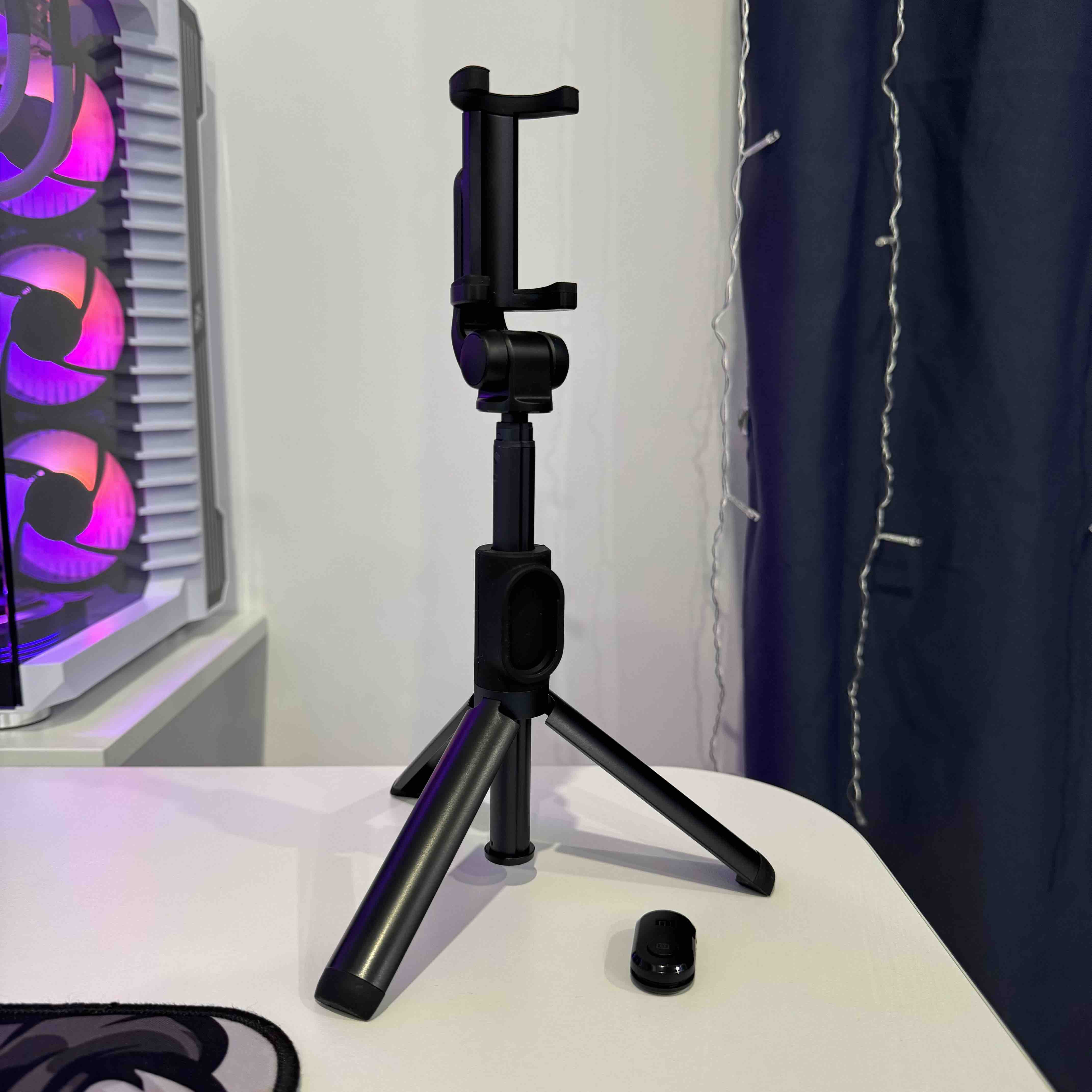 Трипод Xiaomi Mi Selfie Stick Tripod Black (XMZPG01YM) - отзывы покупателей  на маркетплейсе Мегамаркет | Артикул: 100024189473