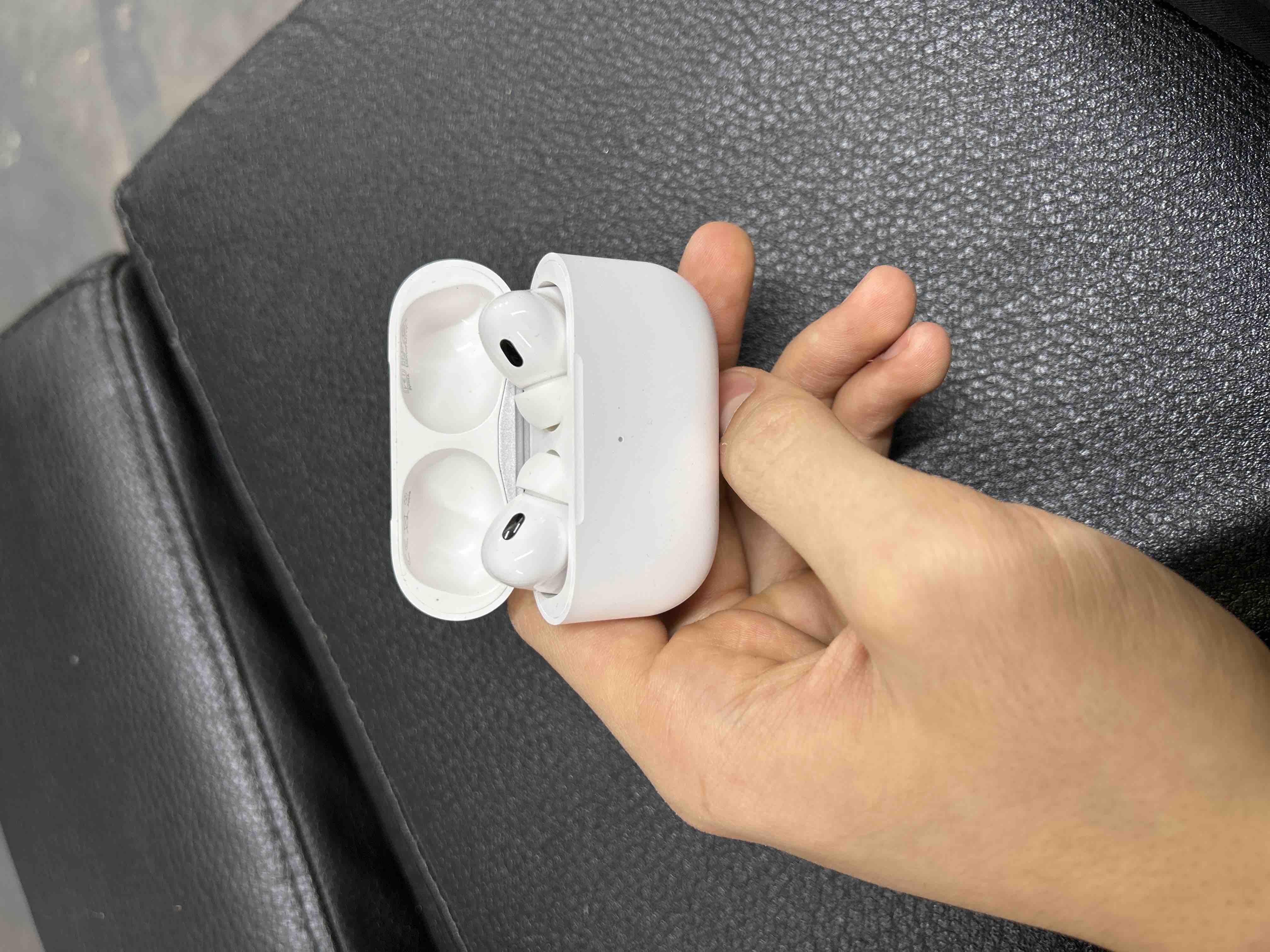 Беспроводные наушники Apple AirPods Pro 2, белый - отзывы покупателей на  маркетплейсе Мегамаркет | Артикул: 100052026141