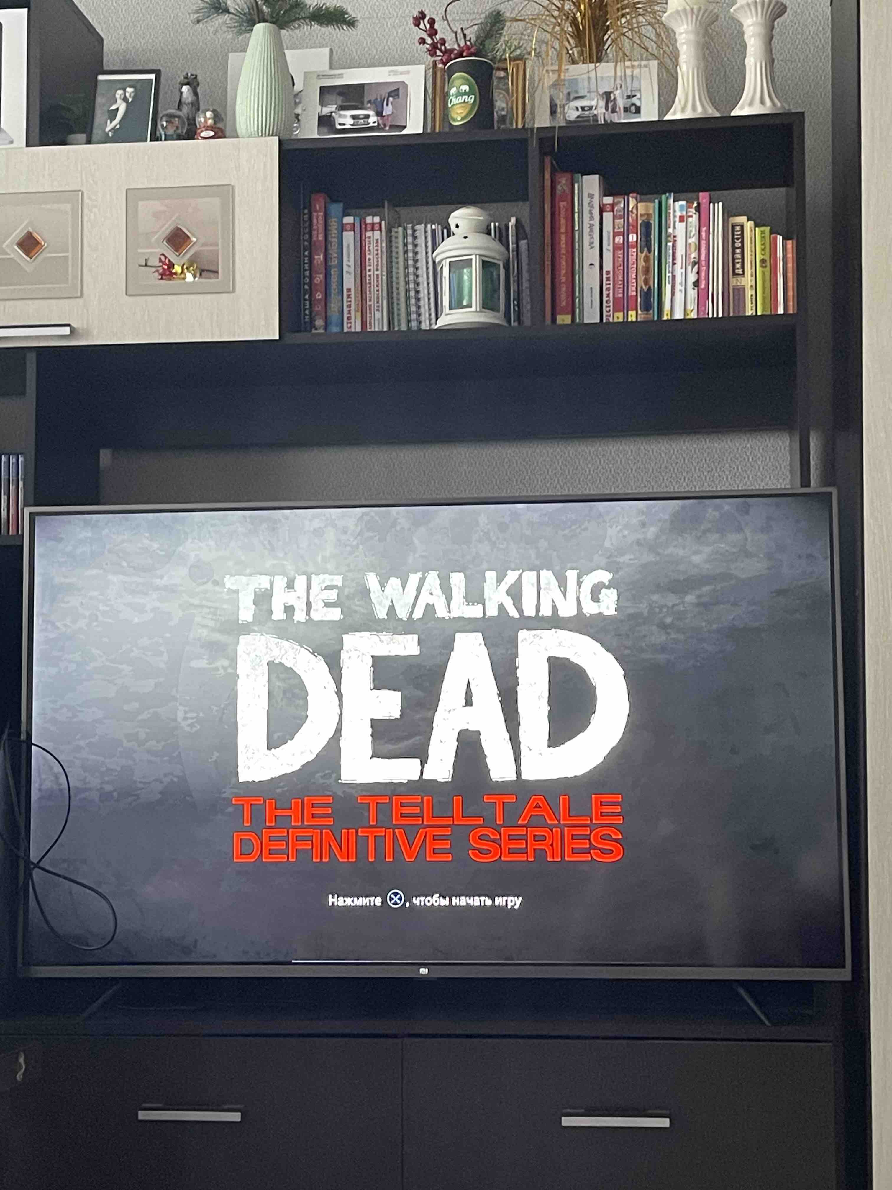 Игра Walking Dead: The Telltale Definitive Series (PS4, русская версия) -  купить в Москве, цены на Мегамаркет | 600006442597