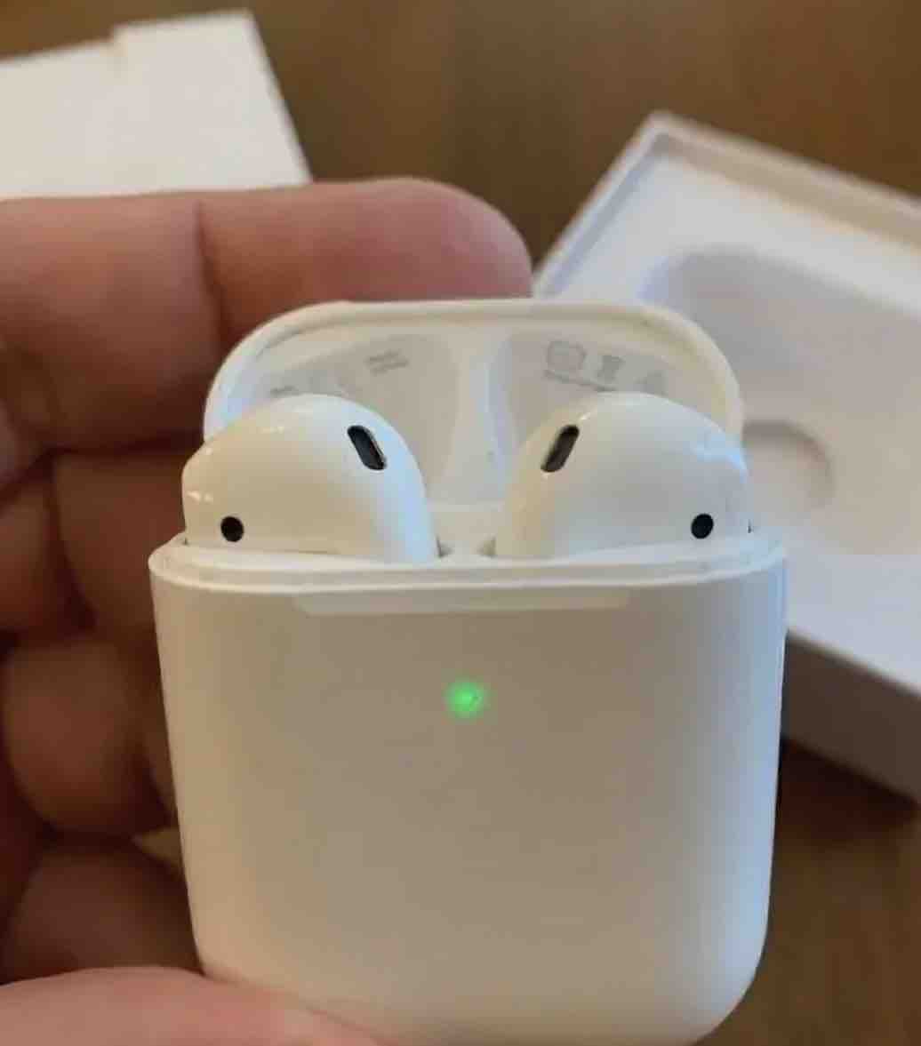 Наушники аирподс 2. Apple AIRPODS 2 оригинал. Наушники AIRPODS 1.