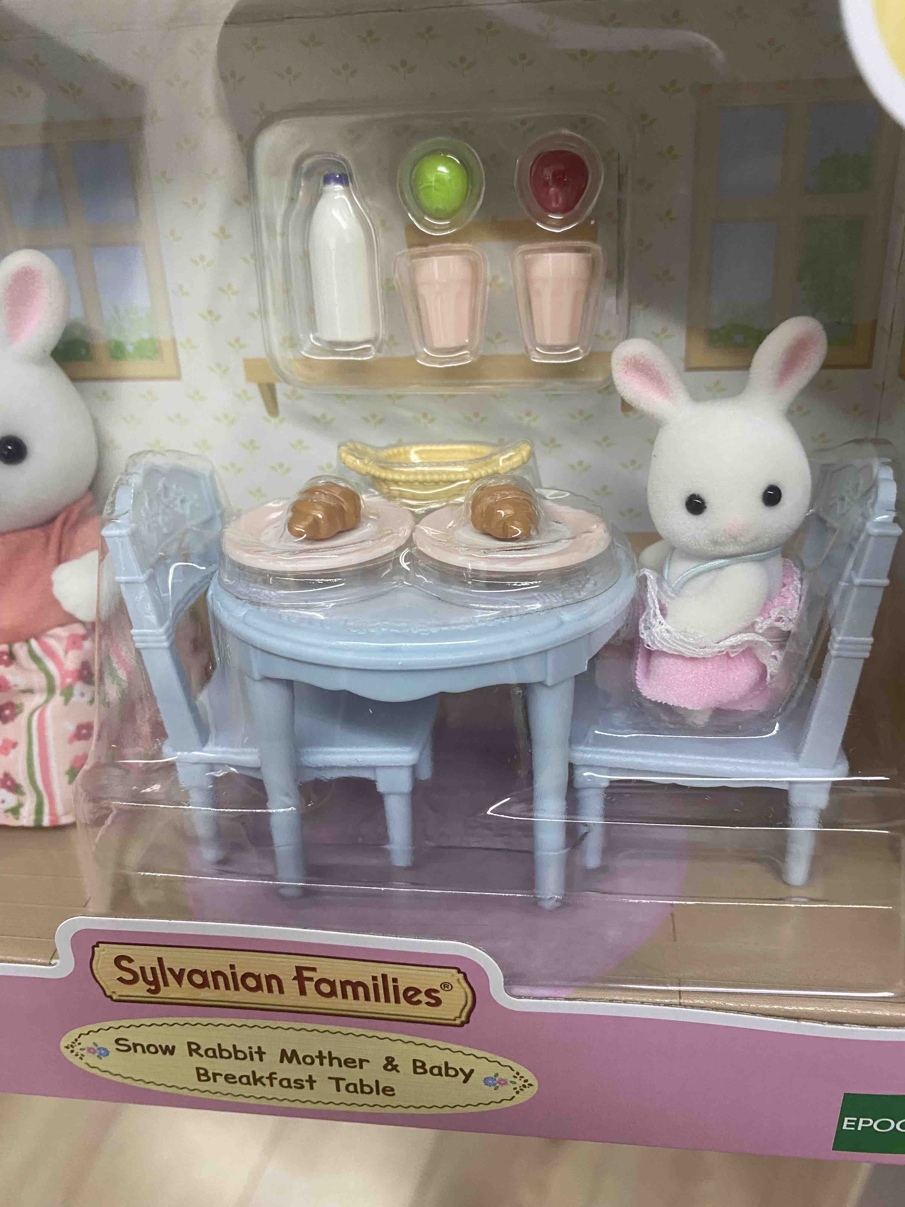 Купить набор Стол Sylvanian Families Снежные кролики, 5682, цены на  Мегамаркет