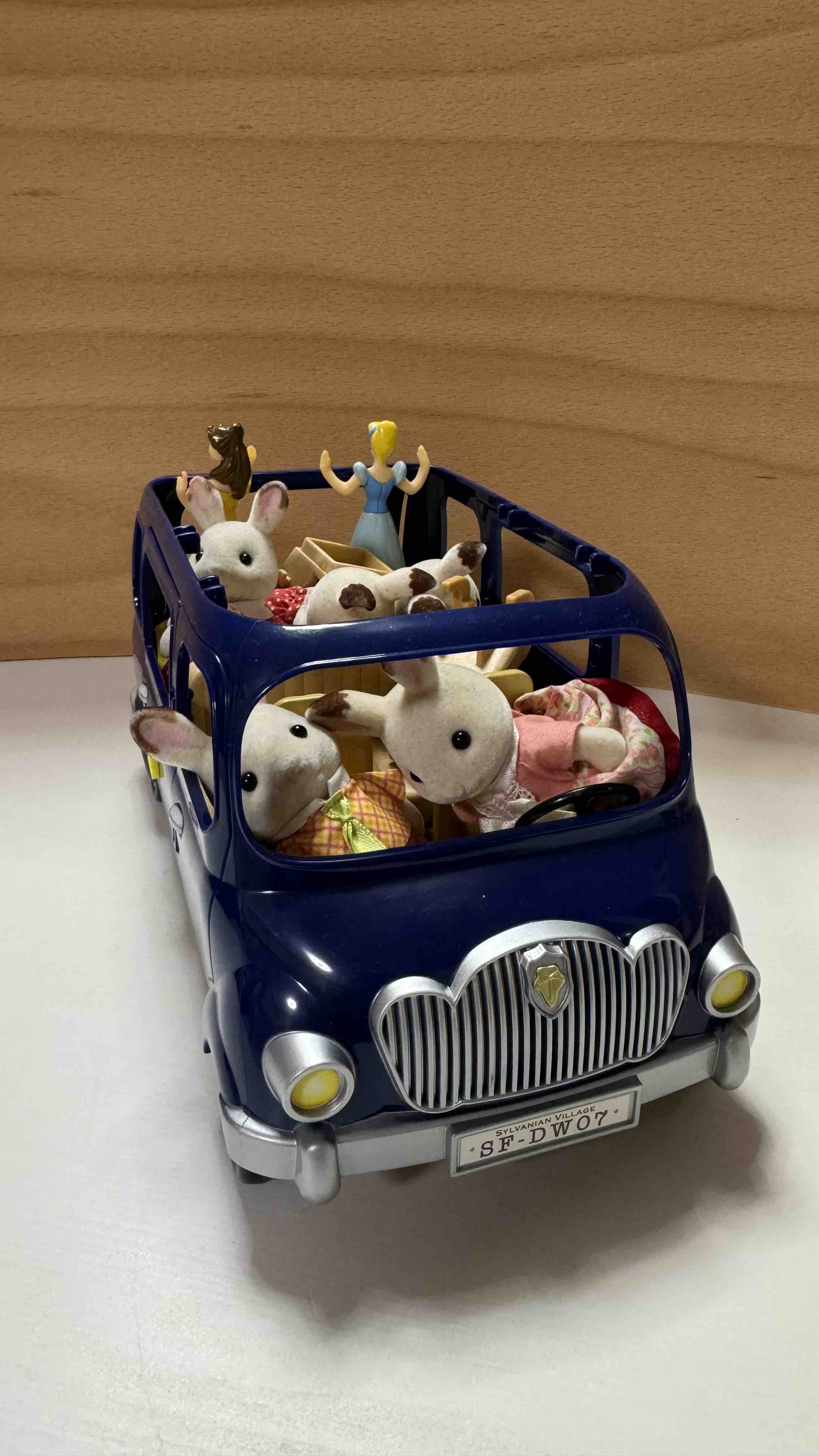 Отзывы о игровой набор Sylvanian Families Семейный автомобиль 7 мест -  отзывы покупателей на Мегамаркет | игровые наборы и фигурки 5274 -  100022936598