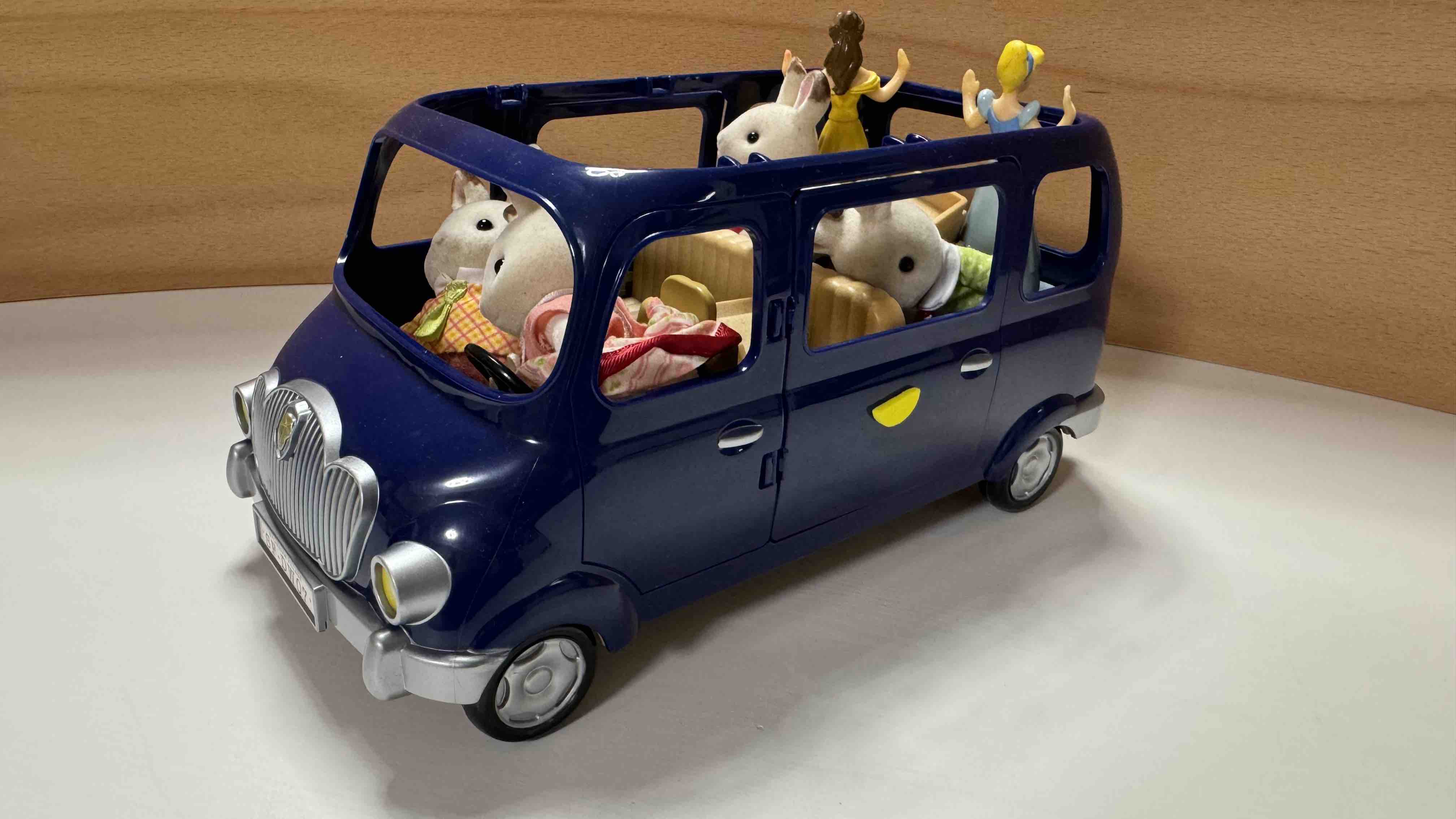 Отзывы о игровой набор Sylvanian Families Семейный автомобиль 7 мест -  отзывы покупателей на Мегамаркет | игровые наборы и фигурки 5274 -  100022936598