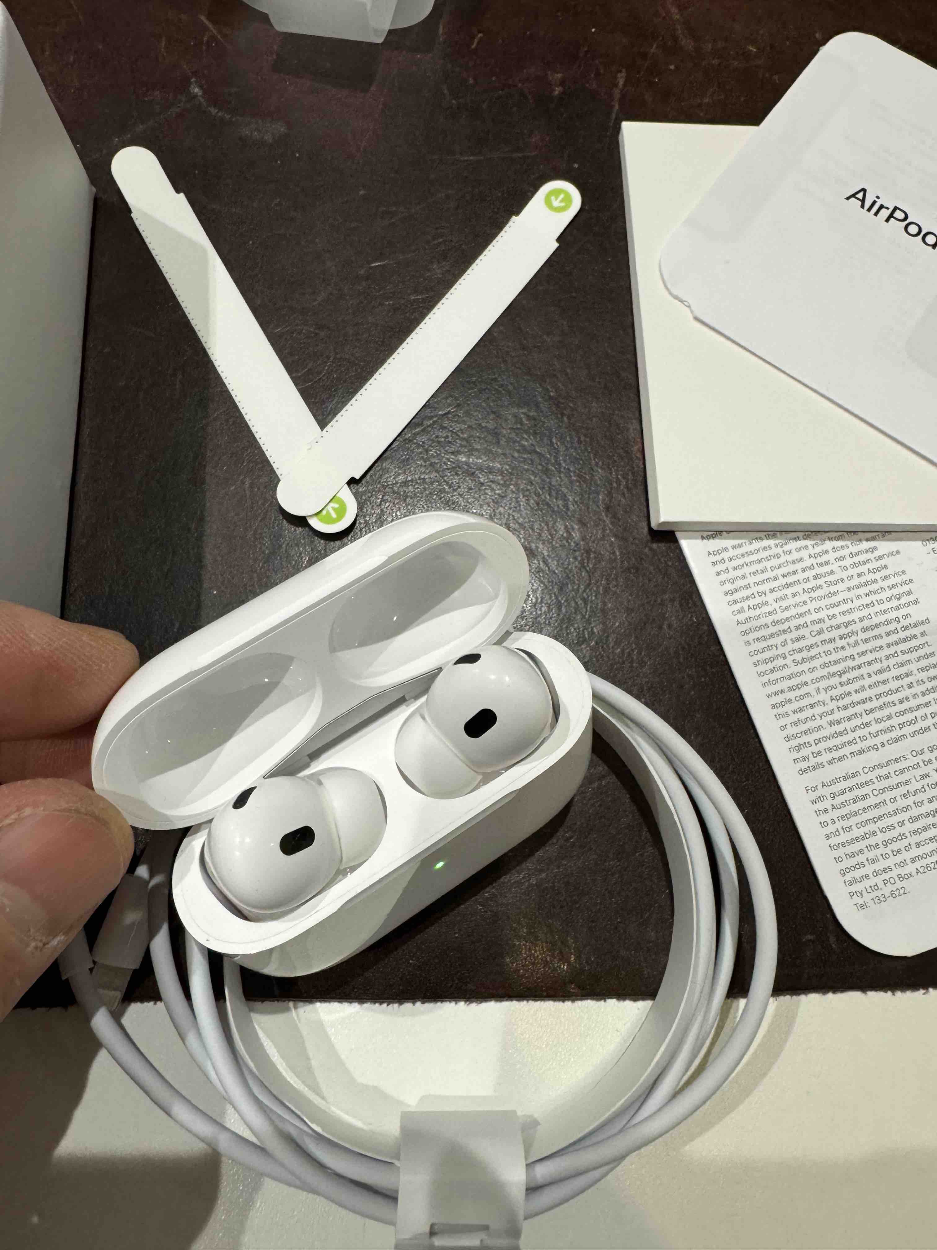 Беспроводные наушники Apple AirPods Pro 2, белый - отзывы покупателей на  маркетплейсе Мегамаркет | Артикул: 100052026141