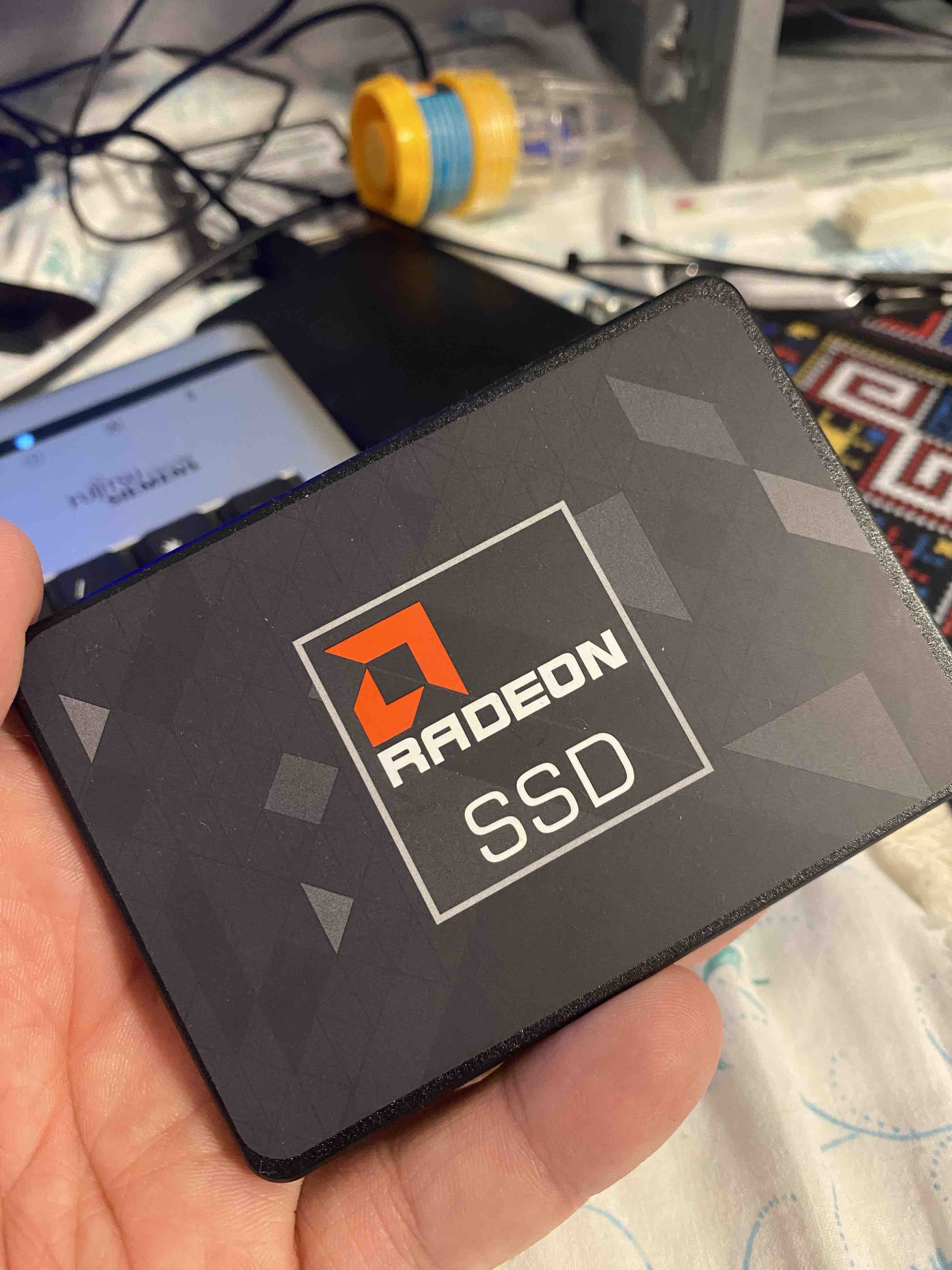 SSD накопитель AMD Radeon R5 2.5