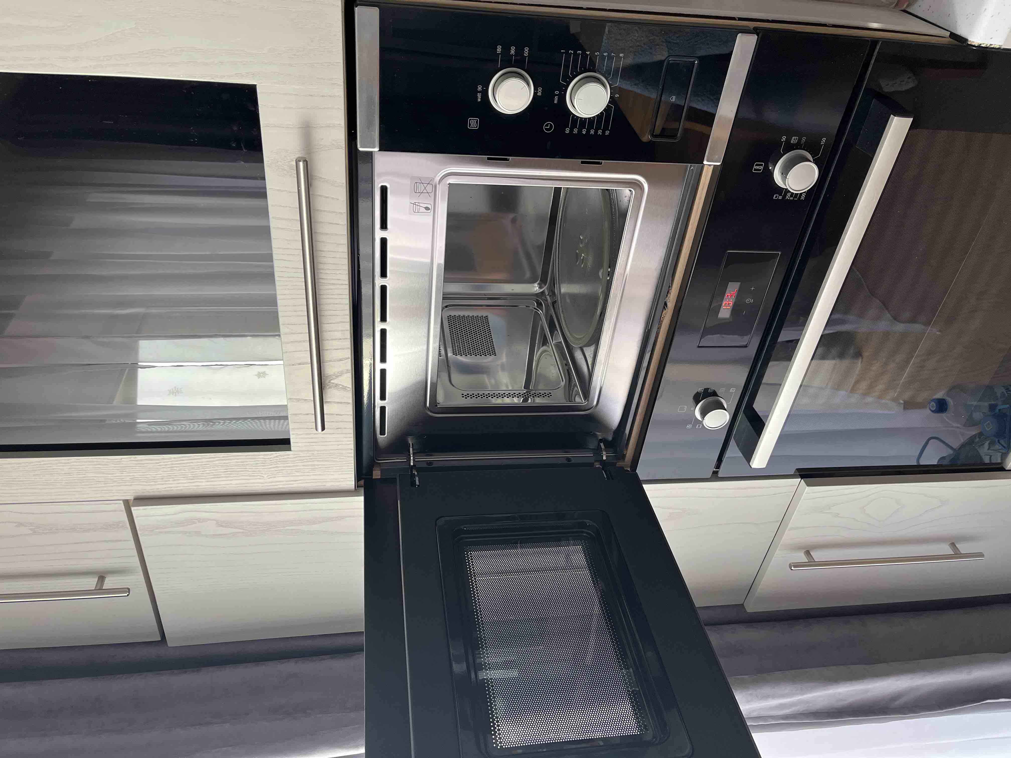 Встраиваемая микроволновая печь Bosch Serie 4 BFL520MS0 Black/Silver