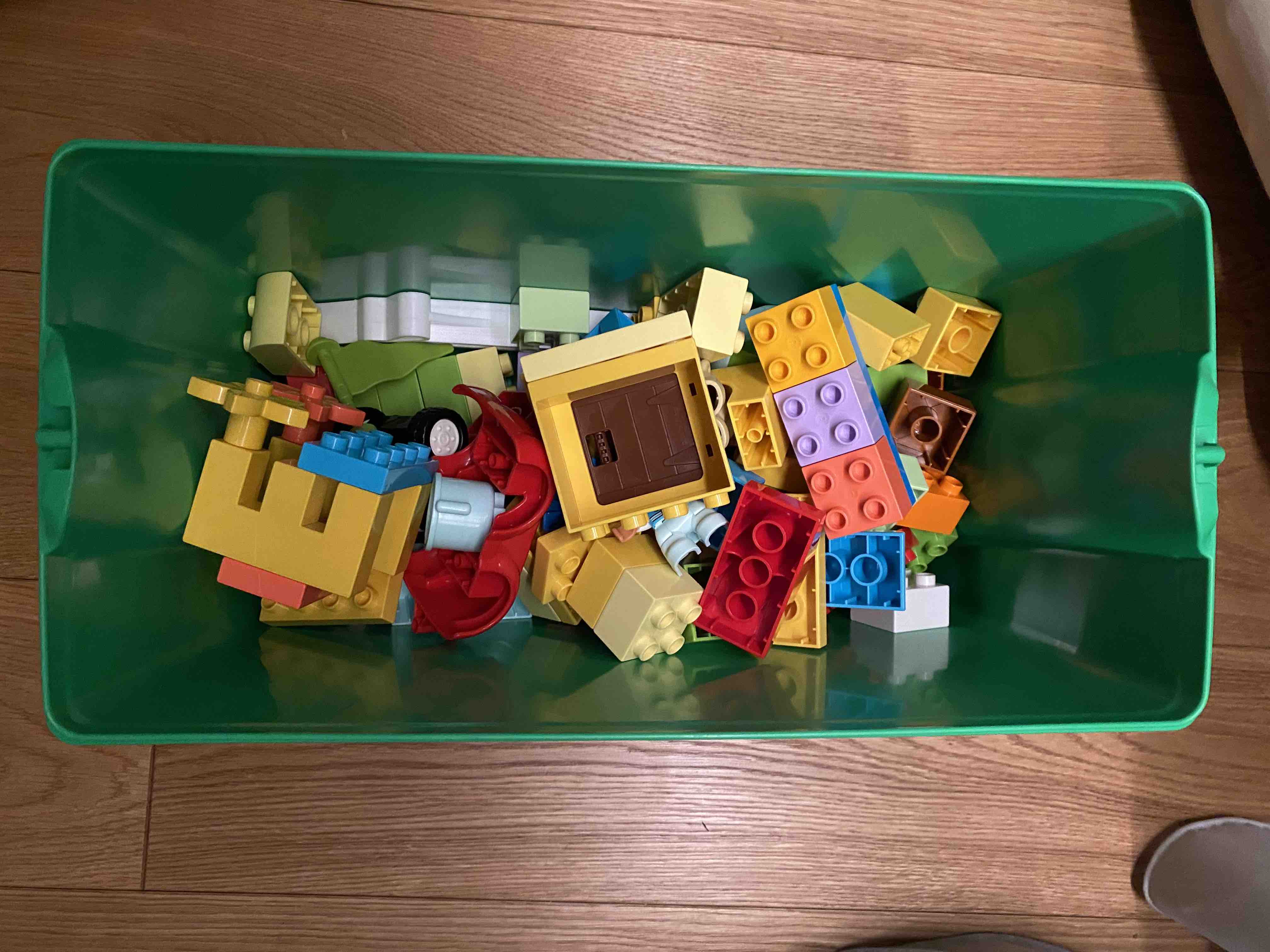 Конструктор LEGO DUPLO Classic Большая коробка с кубиками, 85 деталей,  10914 - купить в ТЕХНОТРОЛЛЬ, цена на Мегамаркет