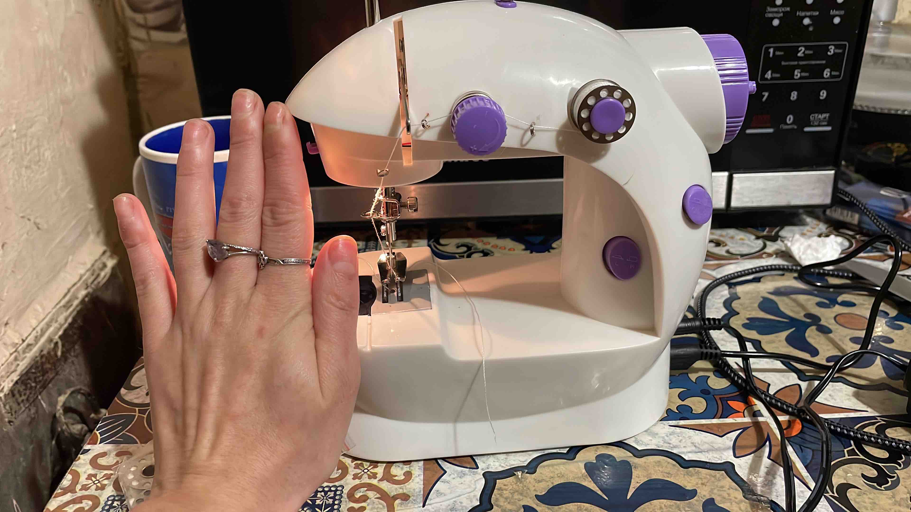 Швейная машина Mini Sewing Machine - отзывы покупателей на маркетплейсе  Мегамаркет | Артикул: 600003946670