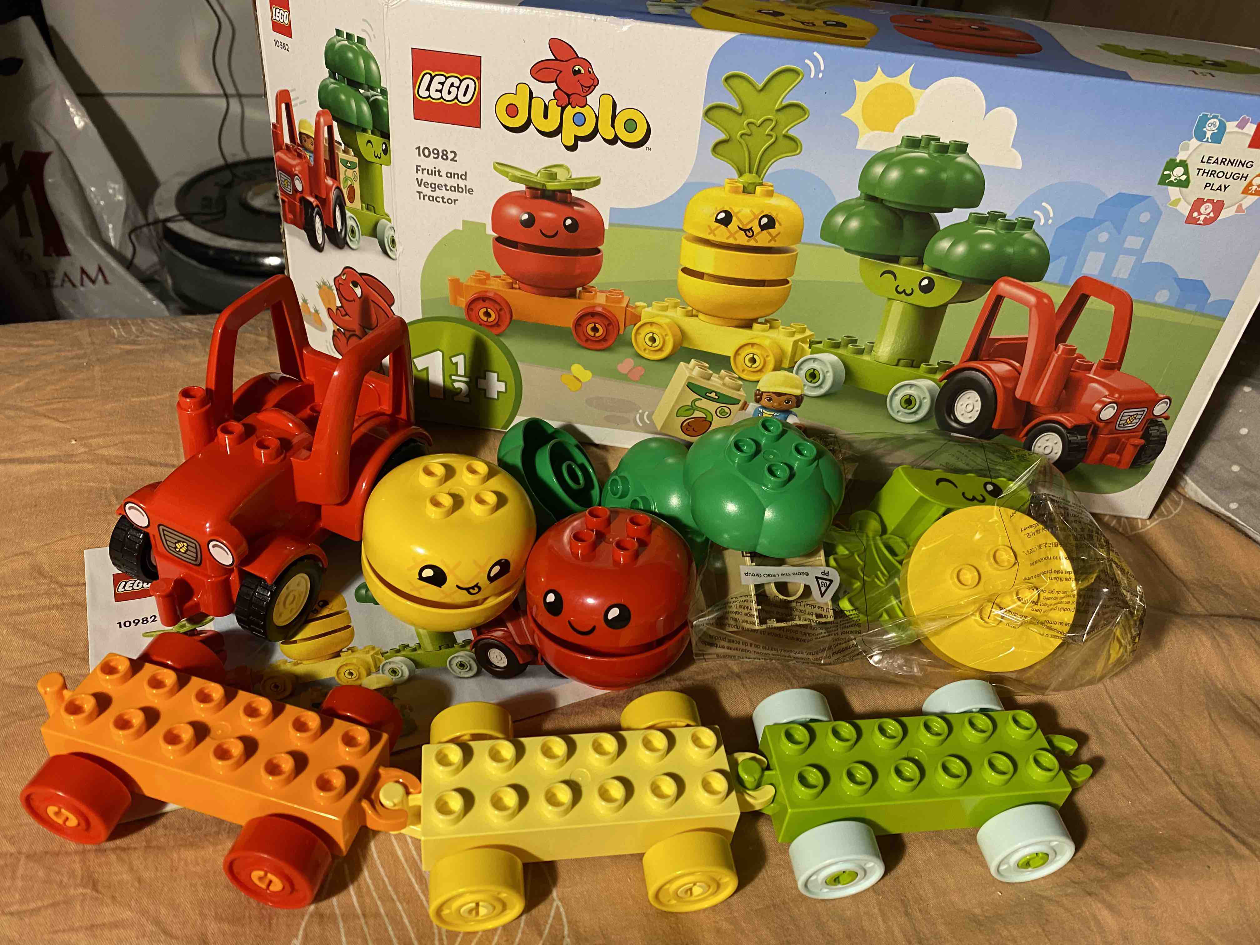 Отзывы о конструктор LEGO ЛЕГО Duplo 10982 Фруктово-овощной трактор -  отзывы покупателей на Мегамаркет | конструкторы LEGO L-10982 - 600011452714