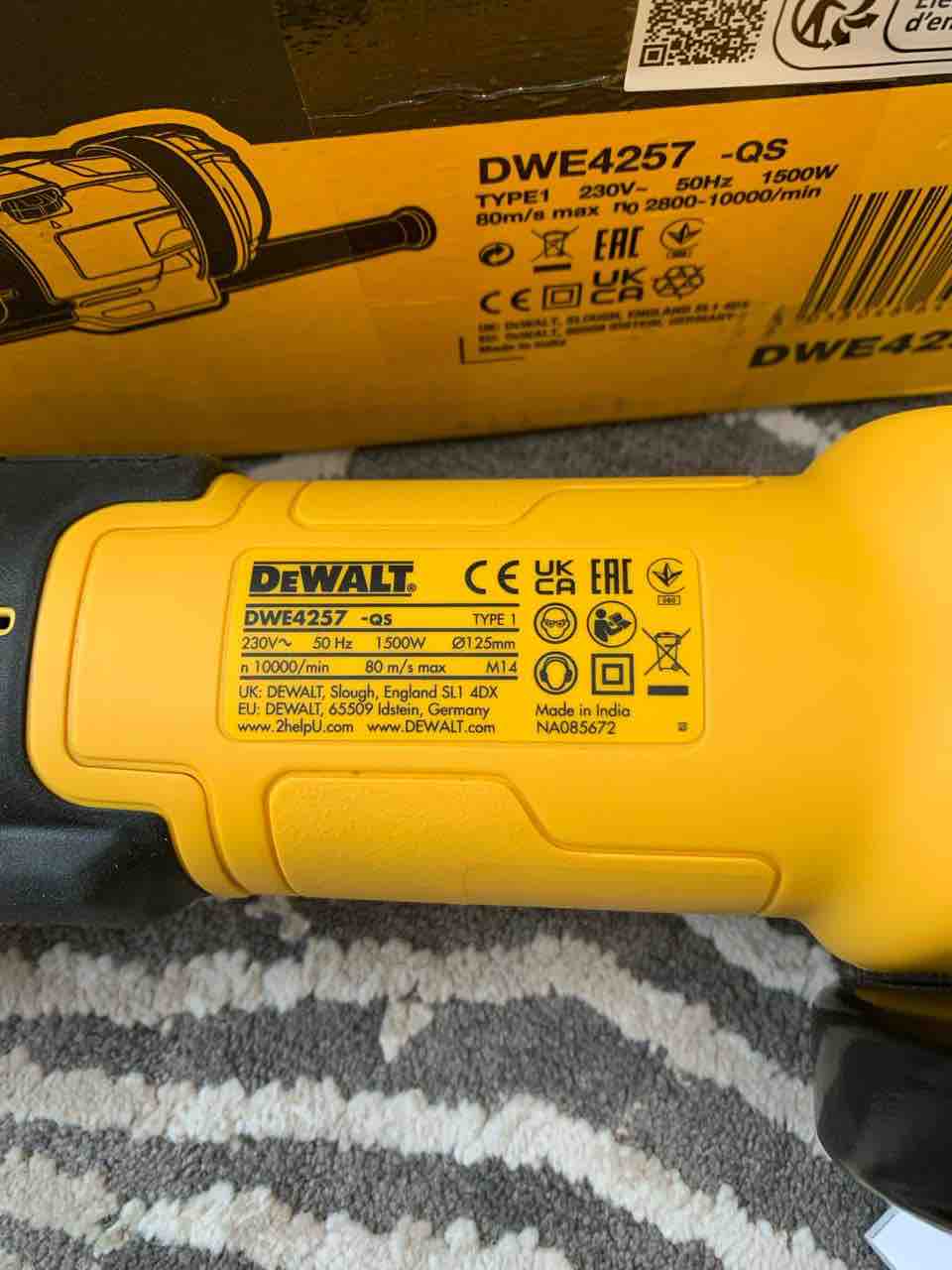 Сетевая угловая шлифовальная машина DEWALT DWE4257 купить в  интернет-магазине, цены на Мегамаркет