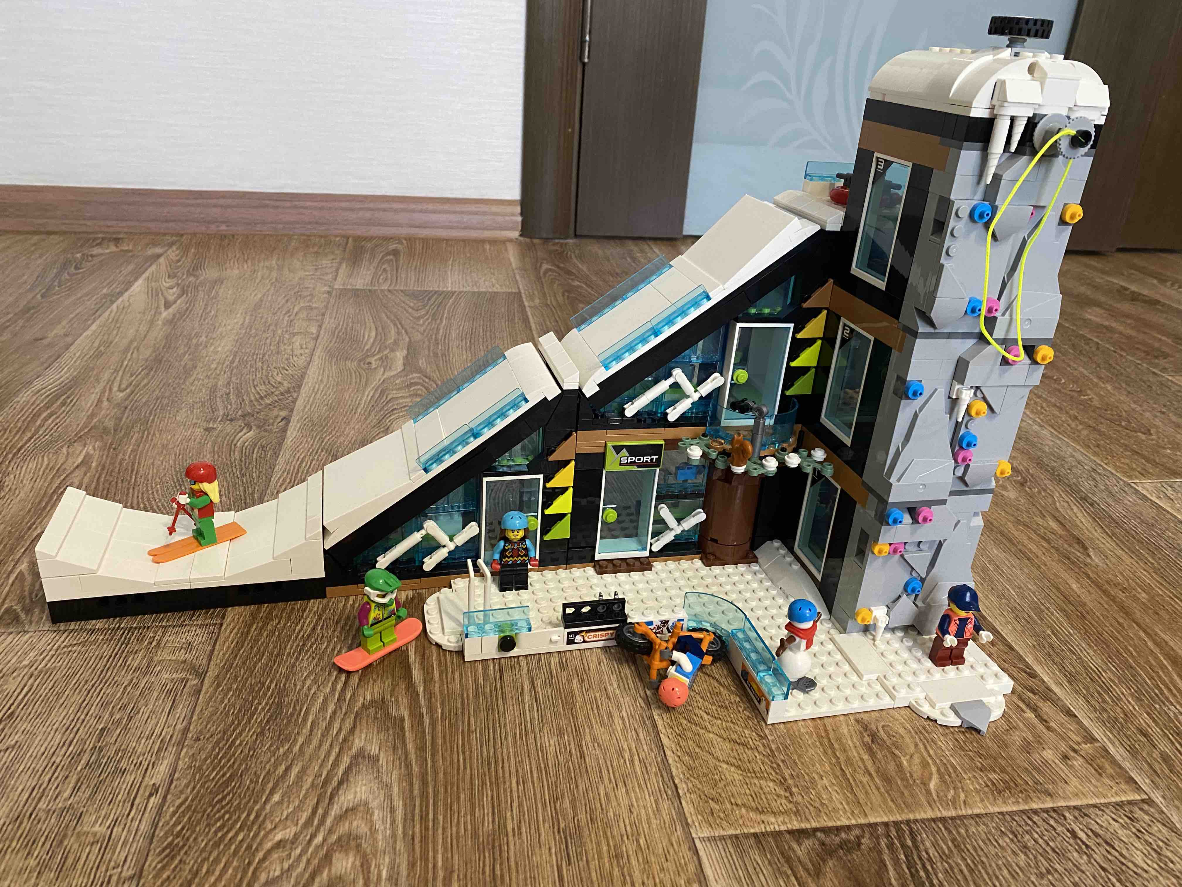 Купить конструктор LEGO City Центр лыжного спорта и скалолазания, 1045  деталей, 60366, цены на Мегамаркет | Артикул: 100056152697