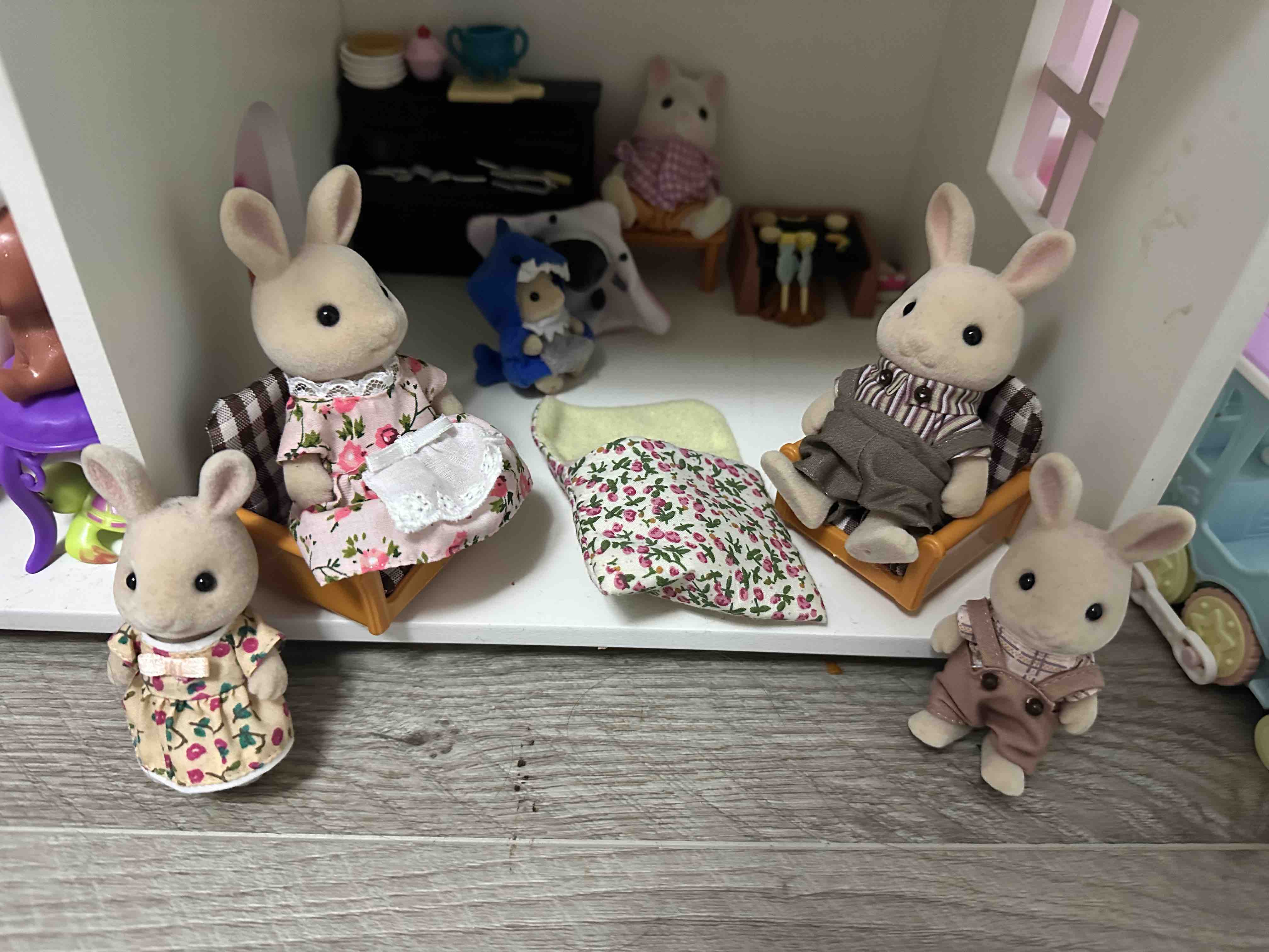 Отзывы о игровой набор Sylvanian Families Семья Молочных Кроликов - отзывы  покупателей на Мегамаркет | игровые наборы и фигурки 4108 - 100022936588