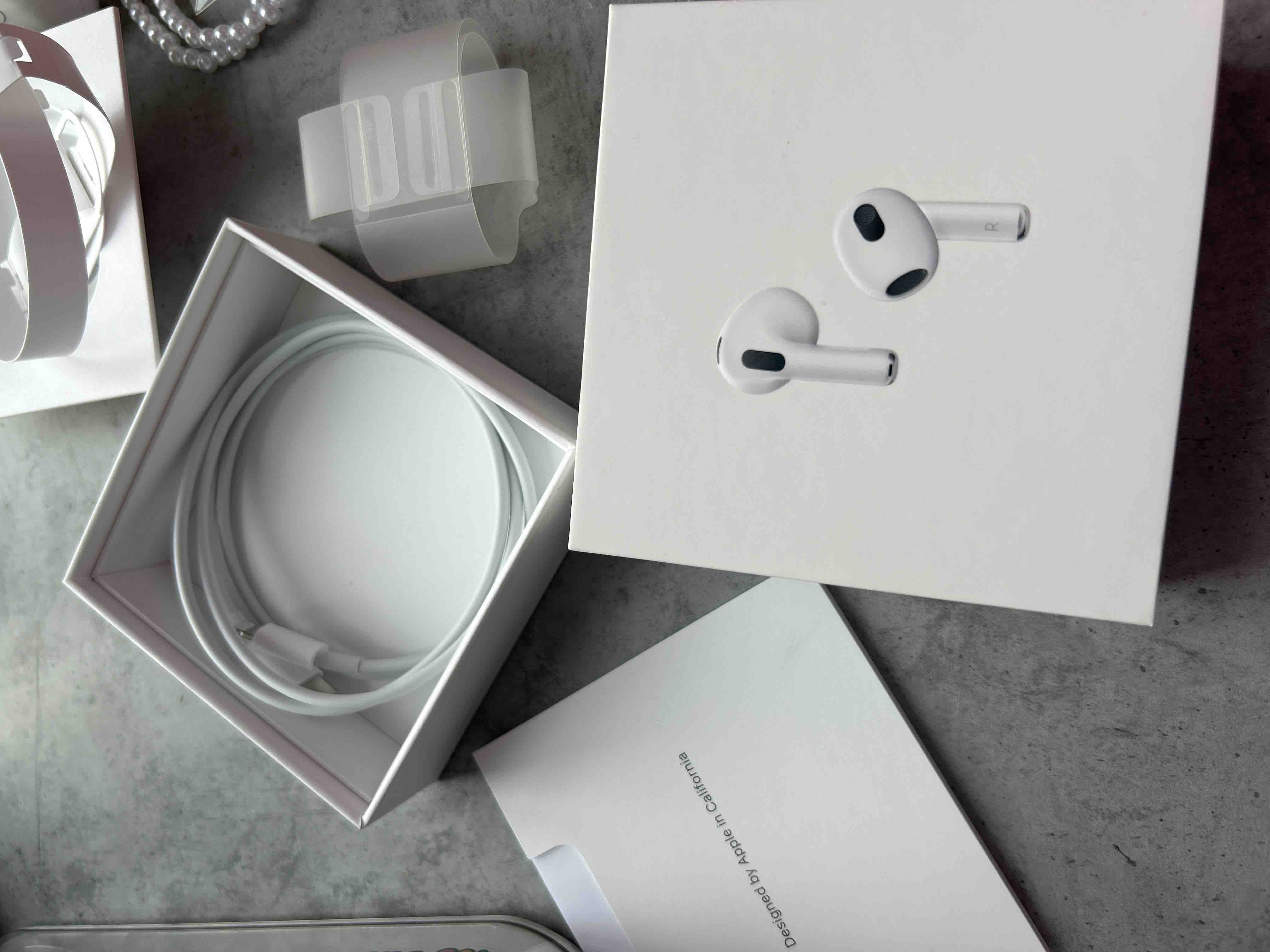 Беспроводные наушники Apple AirPods 3 with Lightning Charging Case White -  отзывы покупателей на маркетплейсе Мегамаркет | Артикул: 100029544857