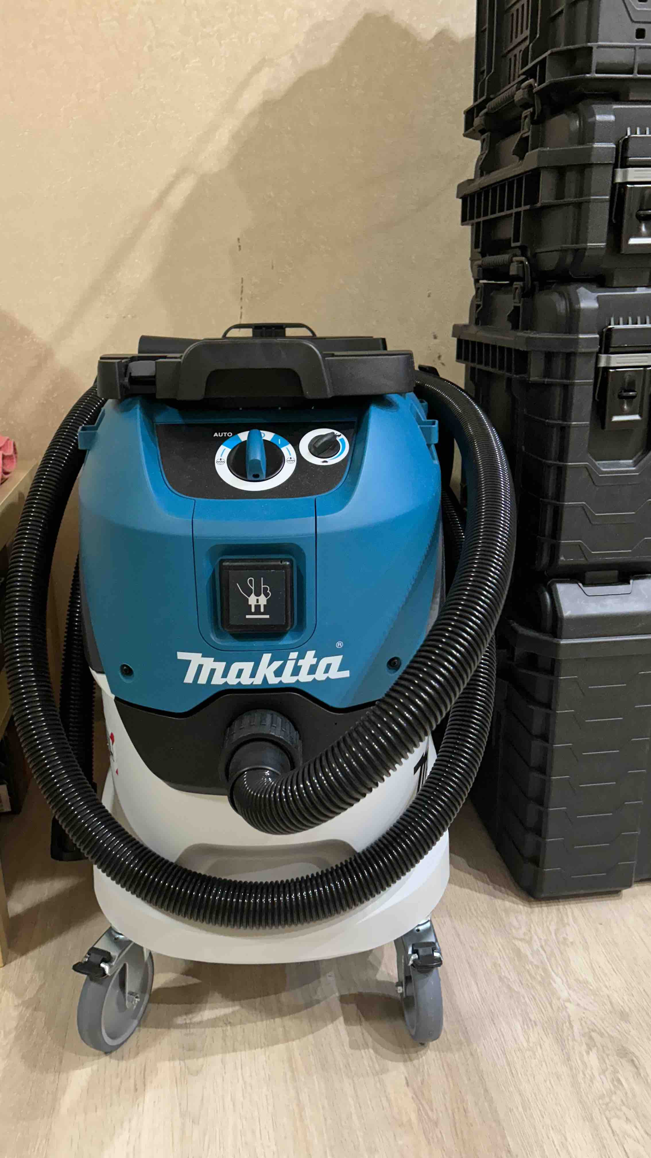 Строительный пылесос Makita VC4210L купить в интернет-магазине, цены на  Мегамаркет