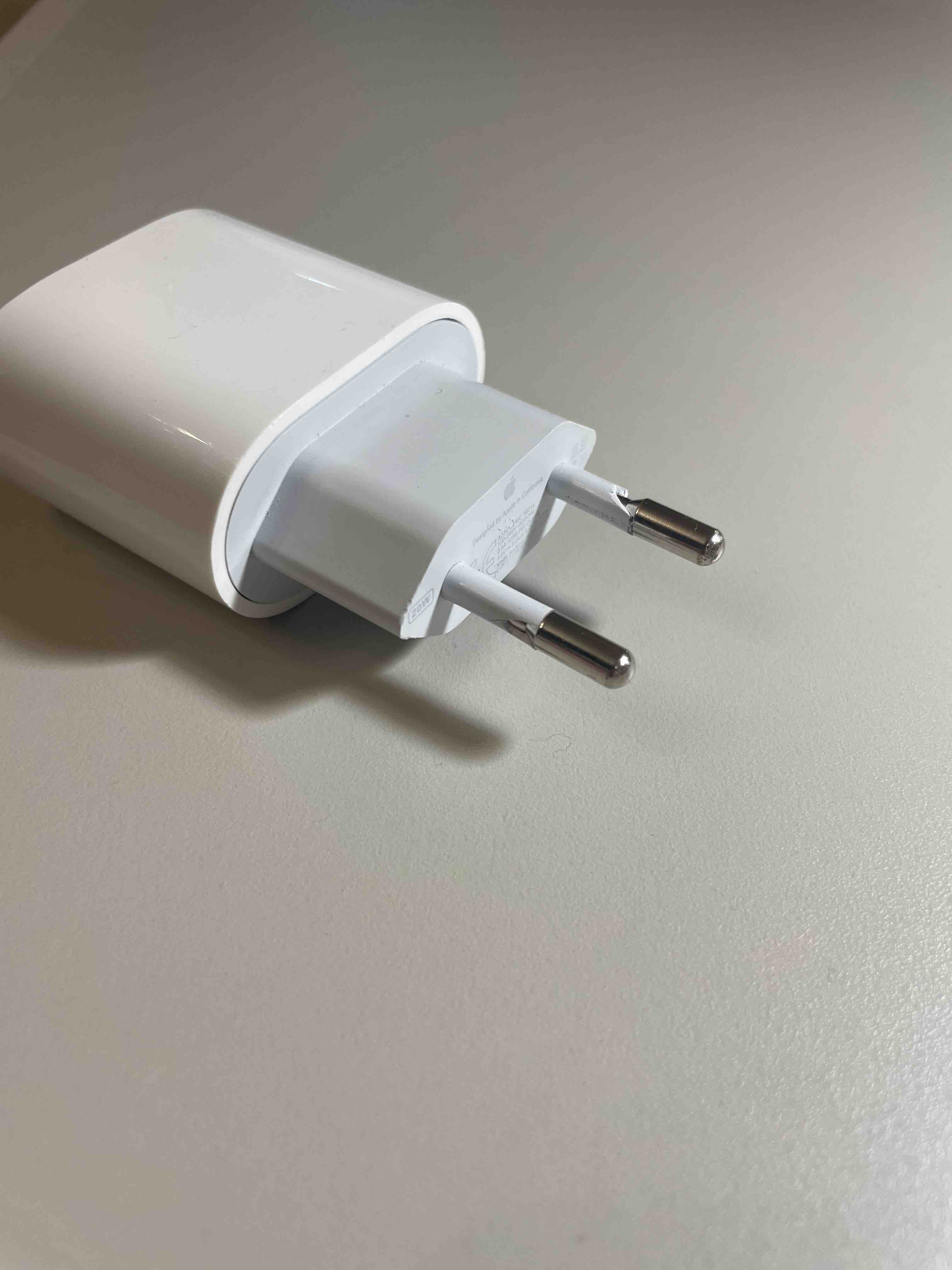 Сетевое зарядное устройство Apple 20W USB-C Power Adapter, MHJE3ZM/A -  отзывы покупателей на маркетплейсе Мегамаркет | Артикул: 600008257295