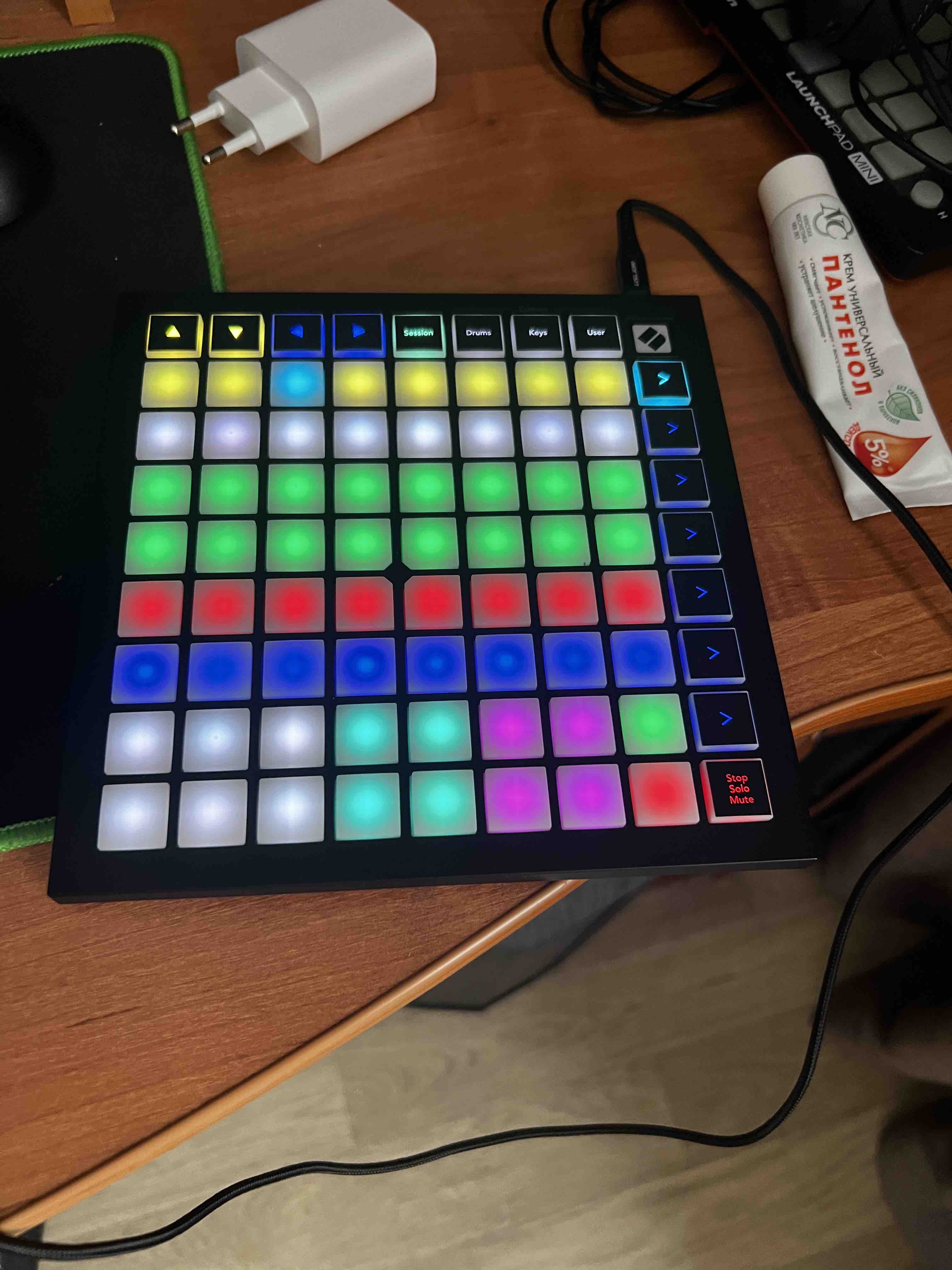 Контроллер Novation Launchpad Mini MK3 – купить в Москве, цены в  интернет-магазинах на Мегамаркет