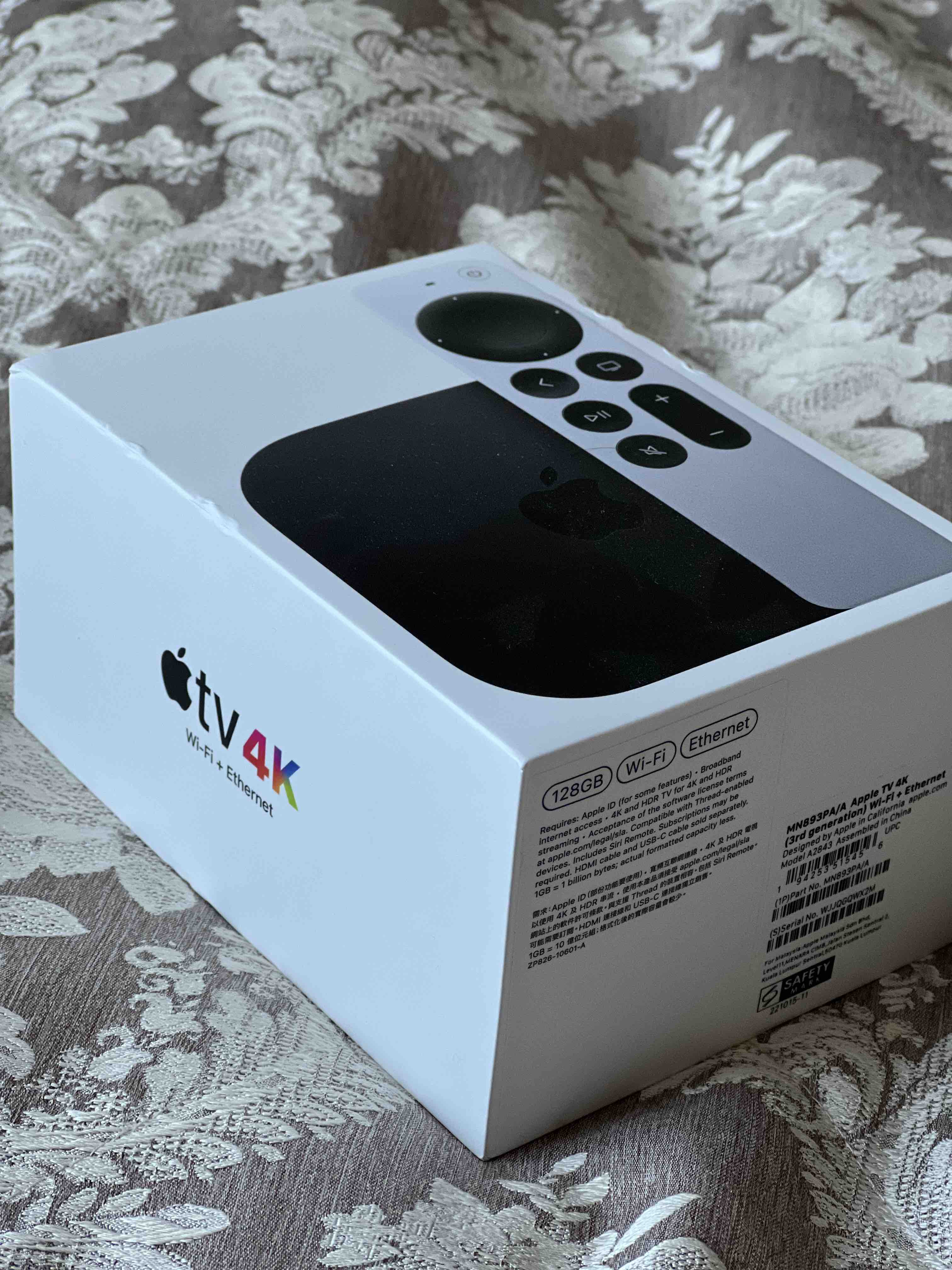 Телевизионная приставка Apple Apple TV 4K 128GB WiFi + Ethernet