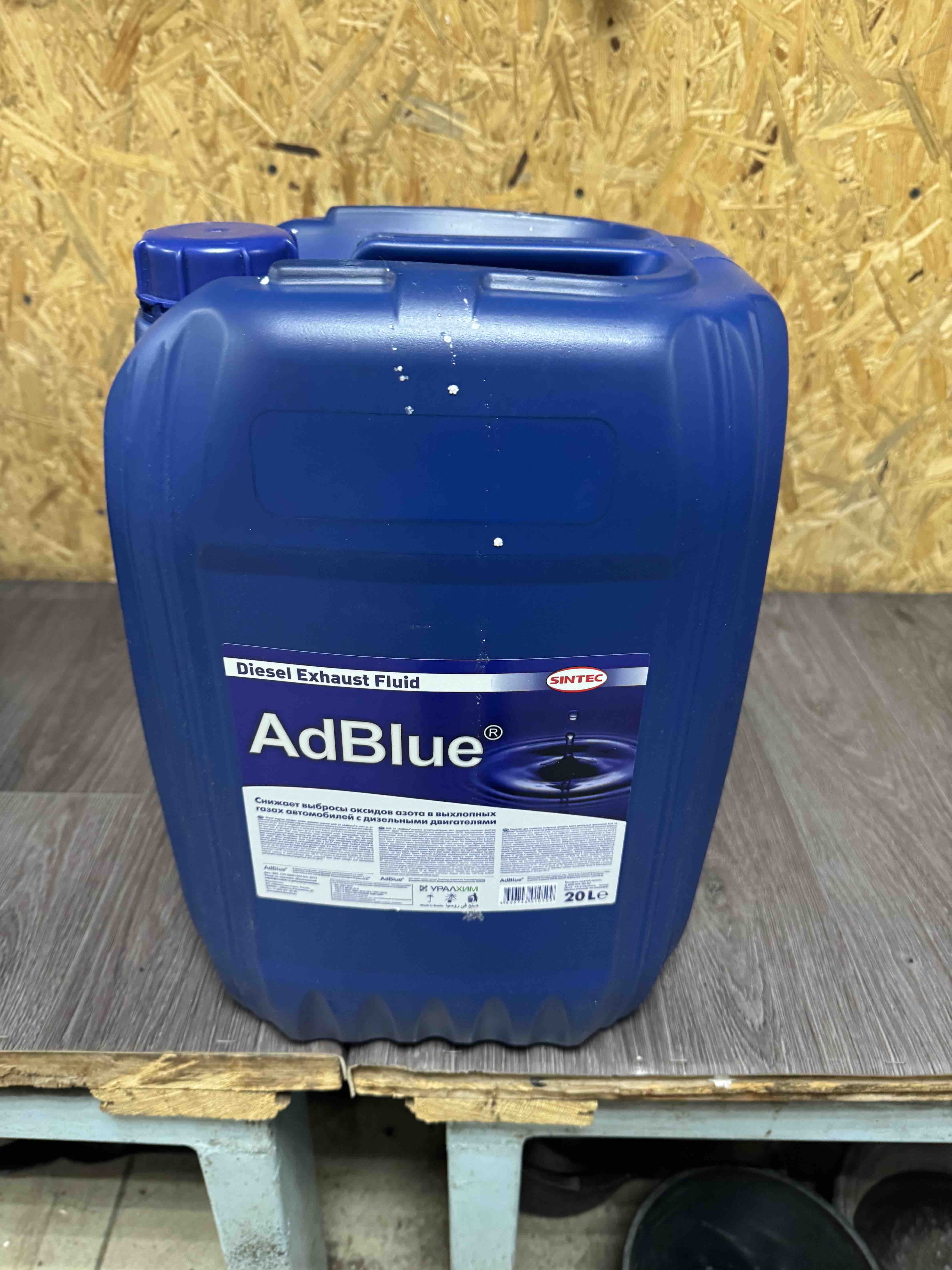 Раствор мочевины адсорбирующий AdBlue SINTEC, 20л - купить в Москве, цены  на Мегамаркет | 600000776145