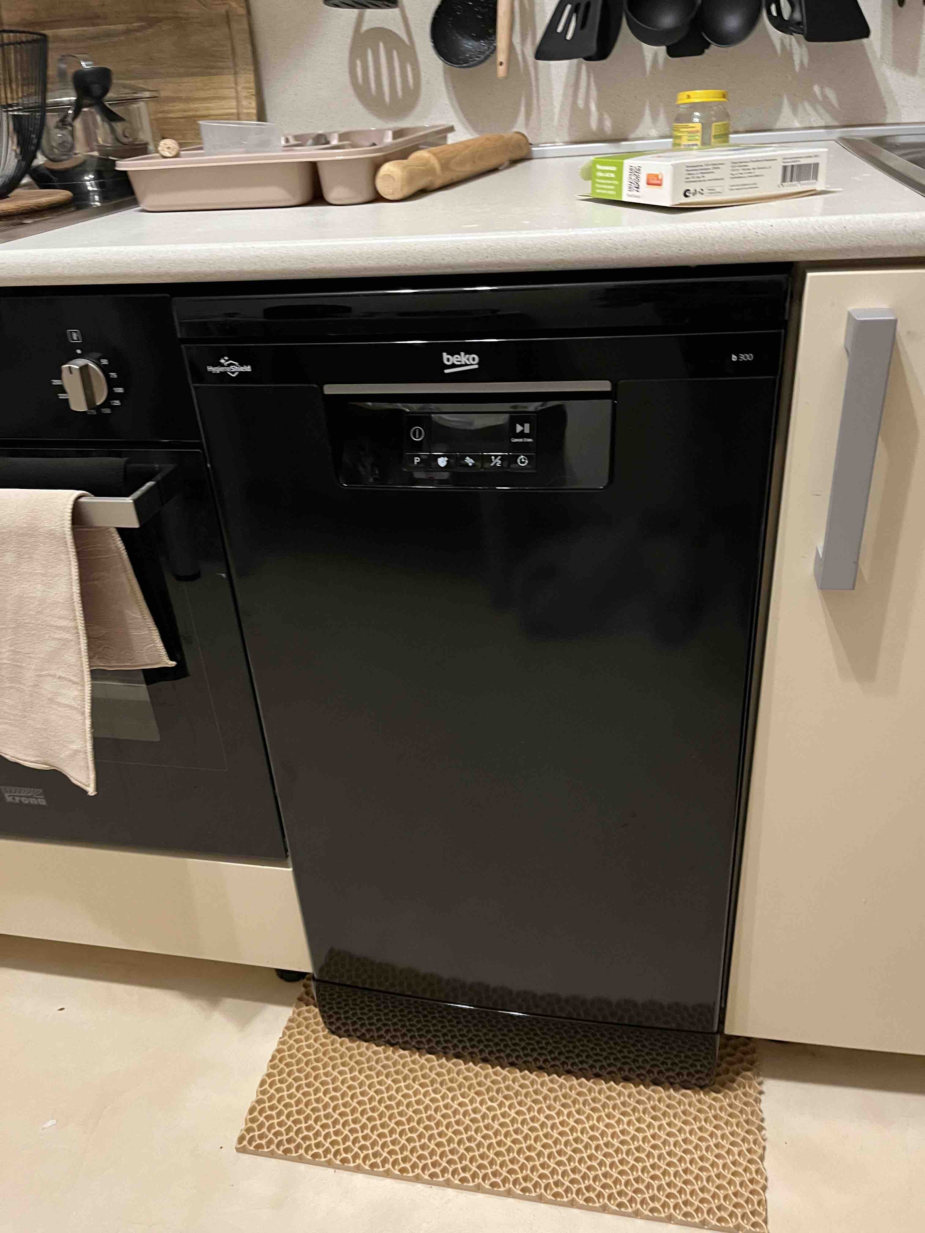 Посудомоечная машина Beko BDFS15020B черный, купить в Москве, цены в  интернет-магазинах на Мегамаркет