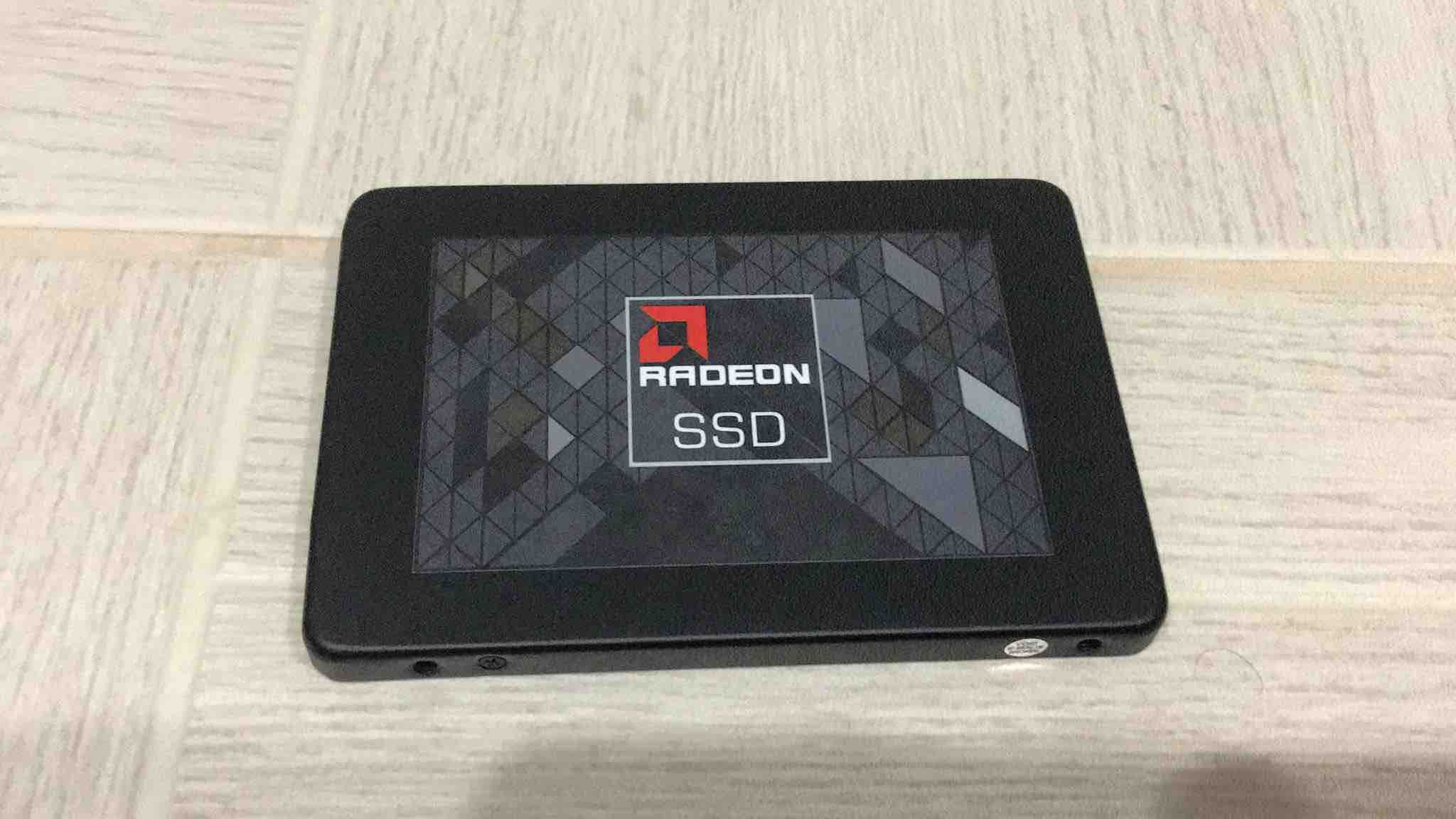 SSD накопитель AMD Radeon R5 2.5