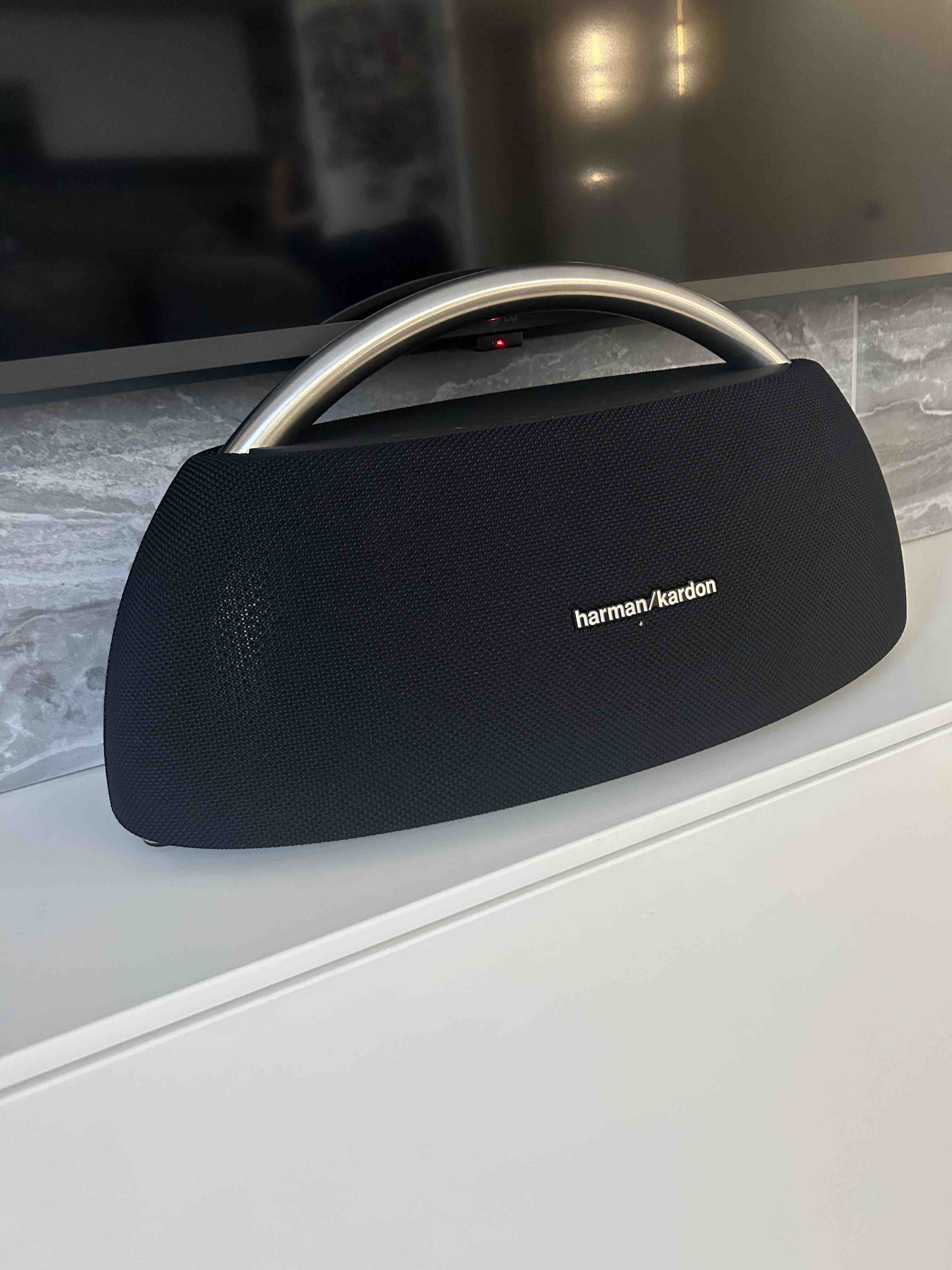 Портативная колонка harman/kardon Go + Play Mini White - отзывы покупателей  на маркетплейсе Мегамаркет | Артикул: 100000066789