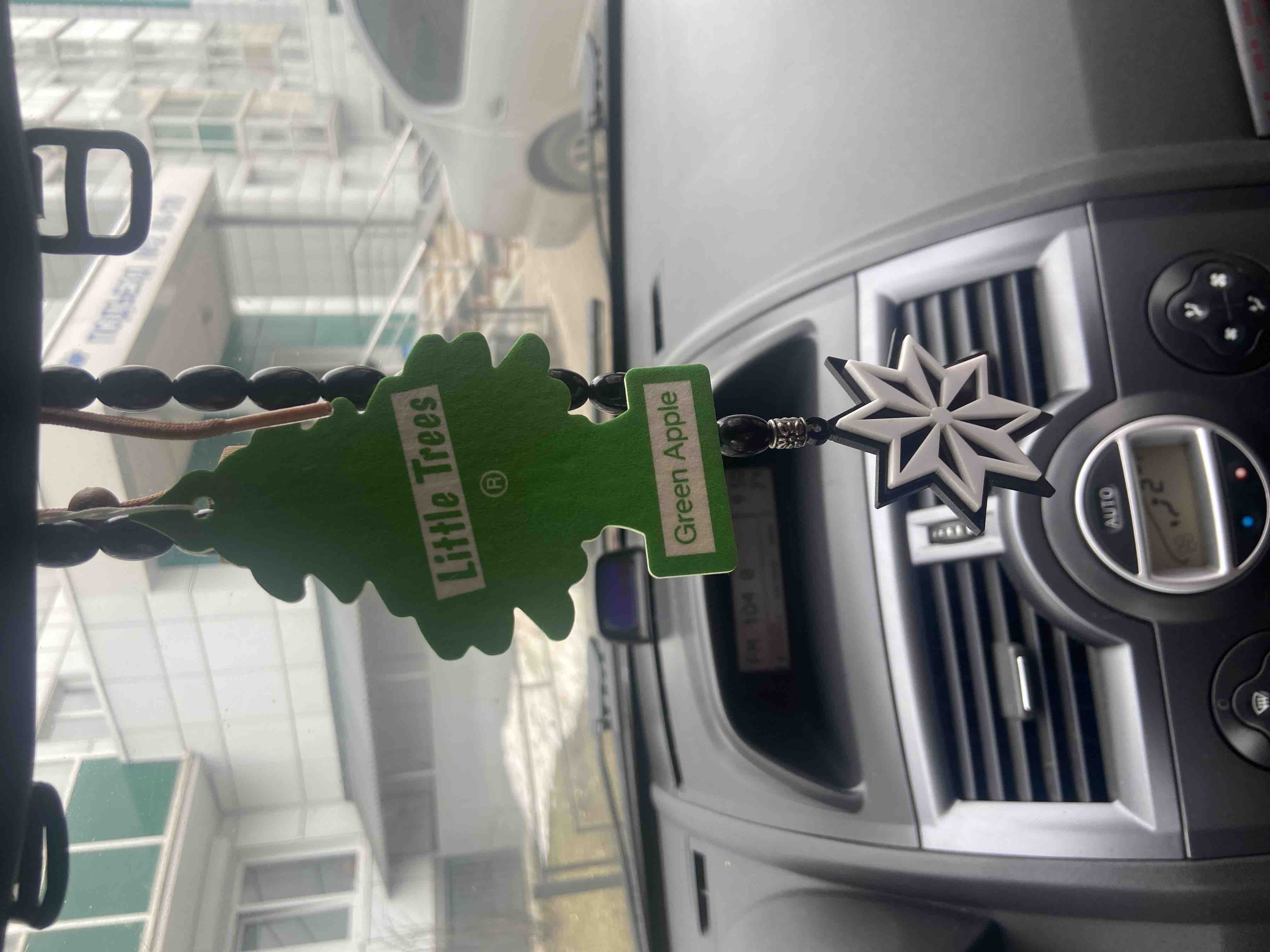 CAR FRESHNER ароматизатор Ёлочка Зелёное яблоко (Green Apple) - отзывы  покупателей на Мегамаркет