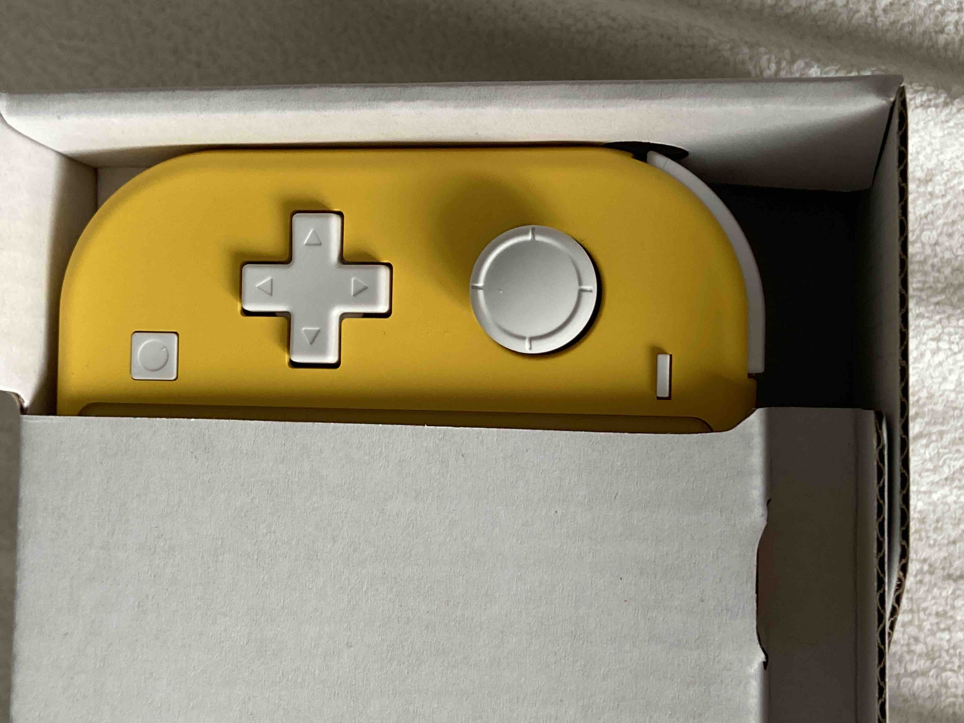 Игровая консоль Nintendo Switch Lite Yellow - отзывы покупателей на  маркетплейсе Мегамаркет | Артикул: 100024973226