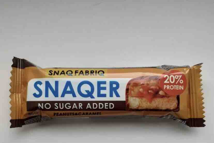 Snager батончик. Протеиновый батончик snaqer. Snaq Fabriq батончик арахис карамель. Протеиновый батончик Snaq Fabriq. Батончик snaqer арахис и карамель.