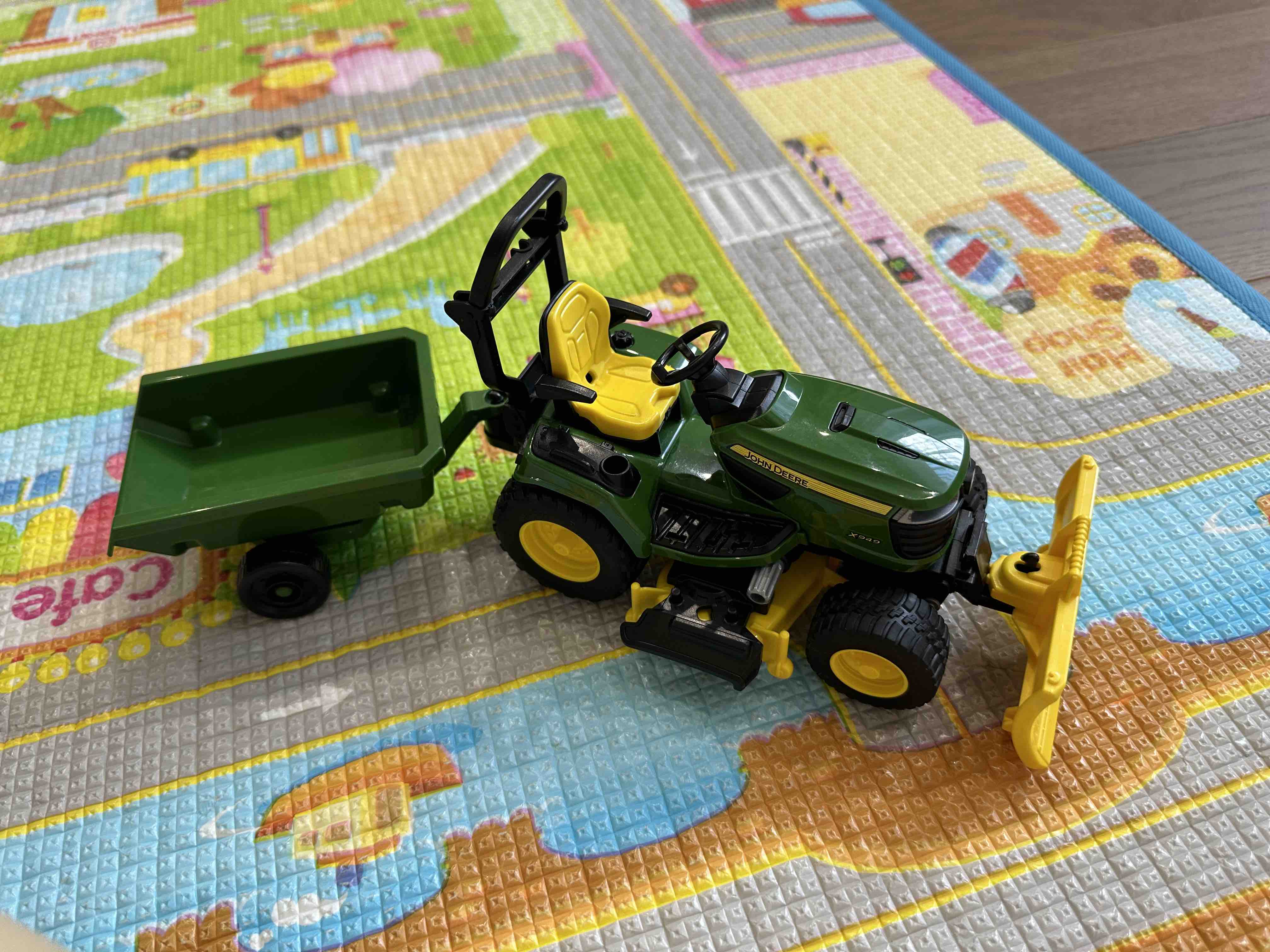 Отзывы о трактор John Deere Bruder с прицепом и фигуркой - отзывы  покупателей на Мегамаркет | игрушечный транспорт 62-104 - 600004805648