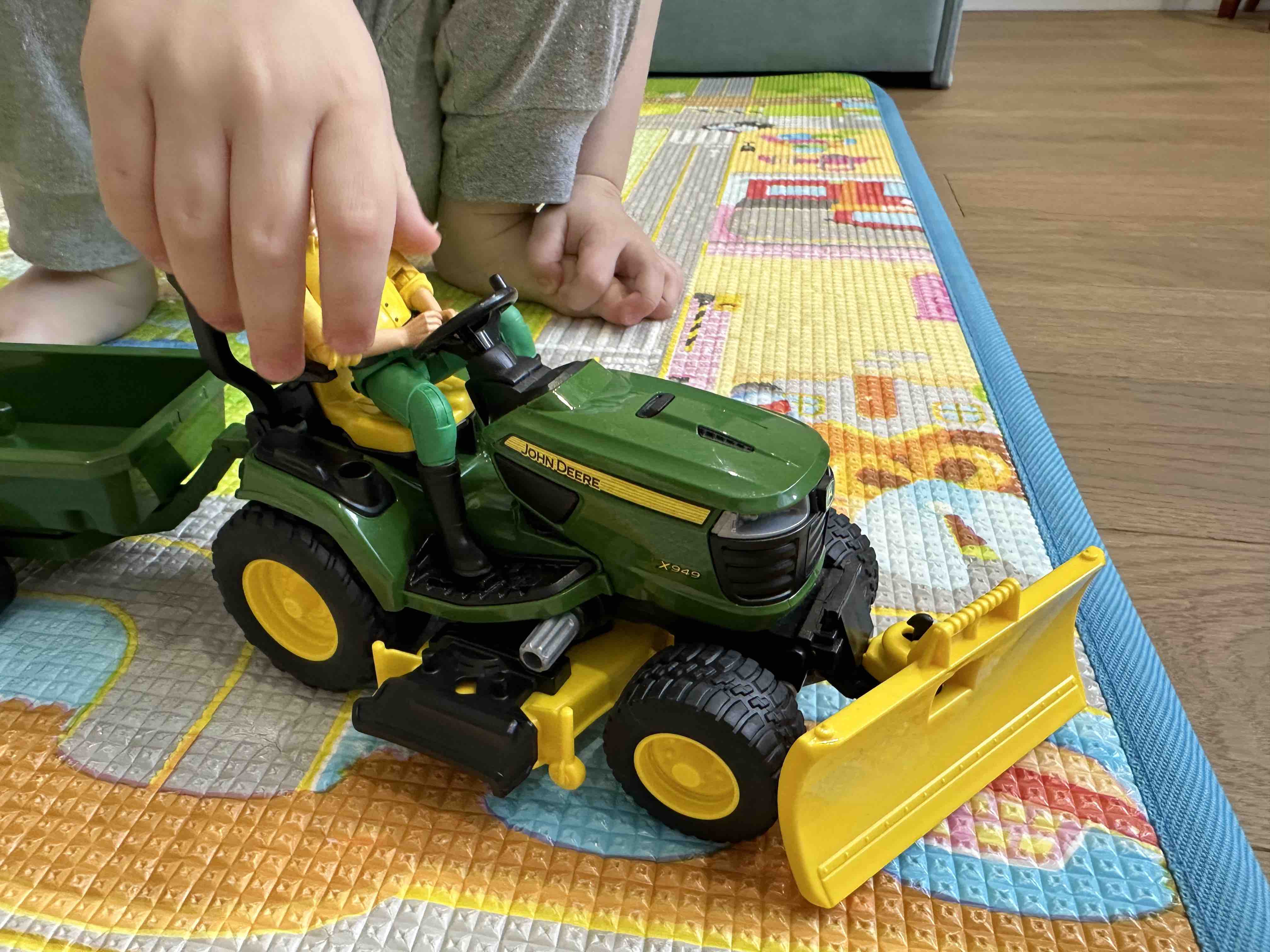 Купить игрушечный трактор Bruder John Deere 9620RX гусеничный 04-055, цены  на Мегамаркет | Артикул: 100023714502