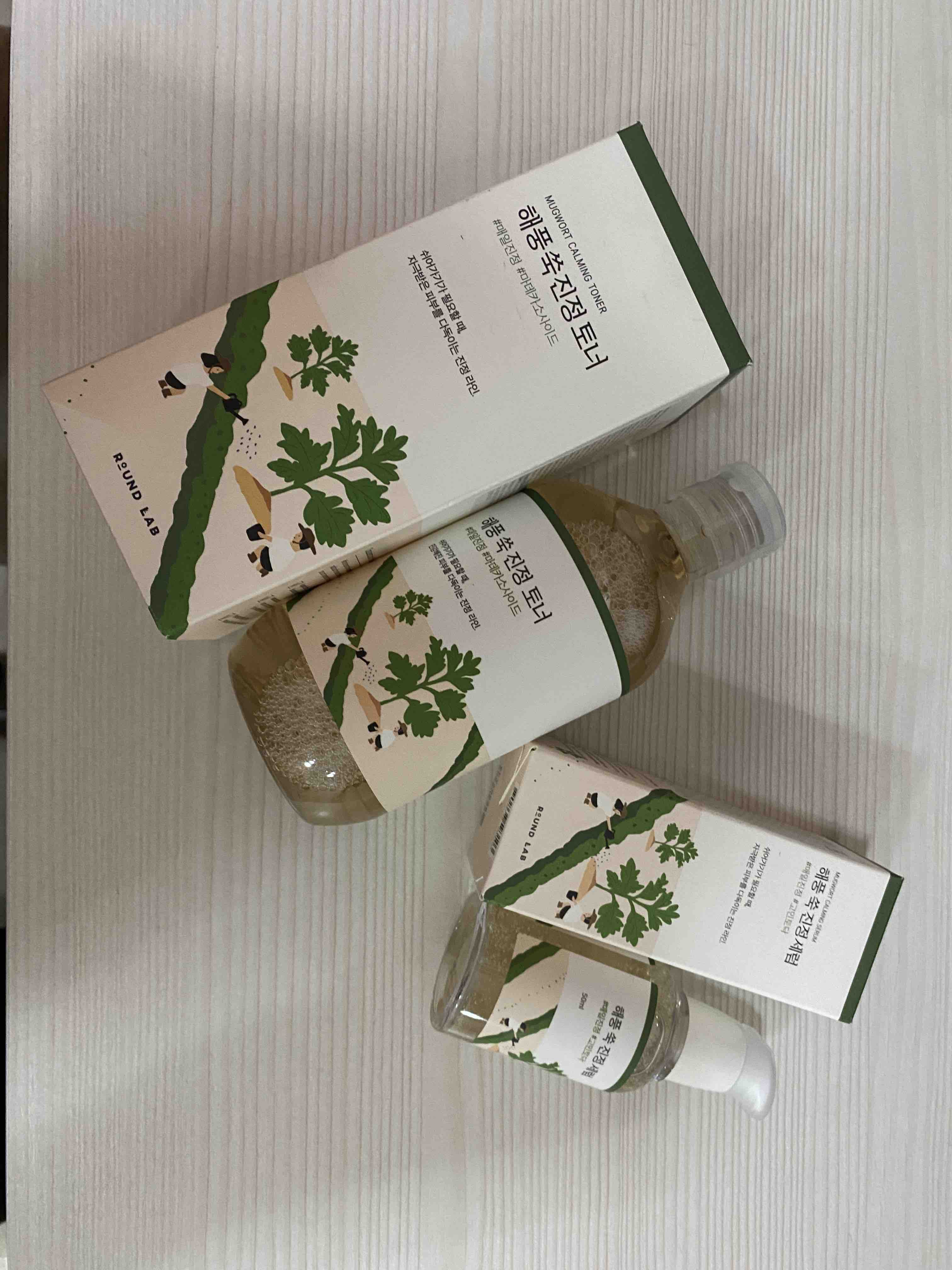 Успокаивающий тоник с полынью Round Lab Mugwort Calming Toner 300