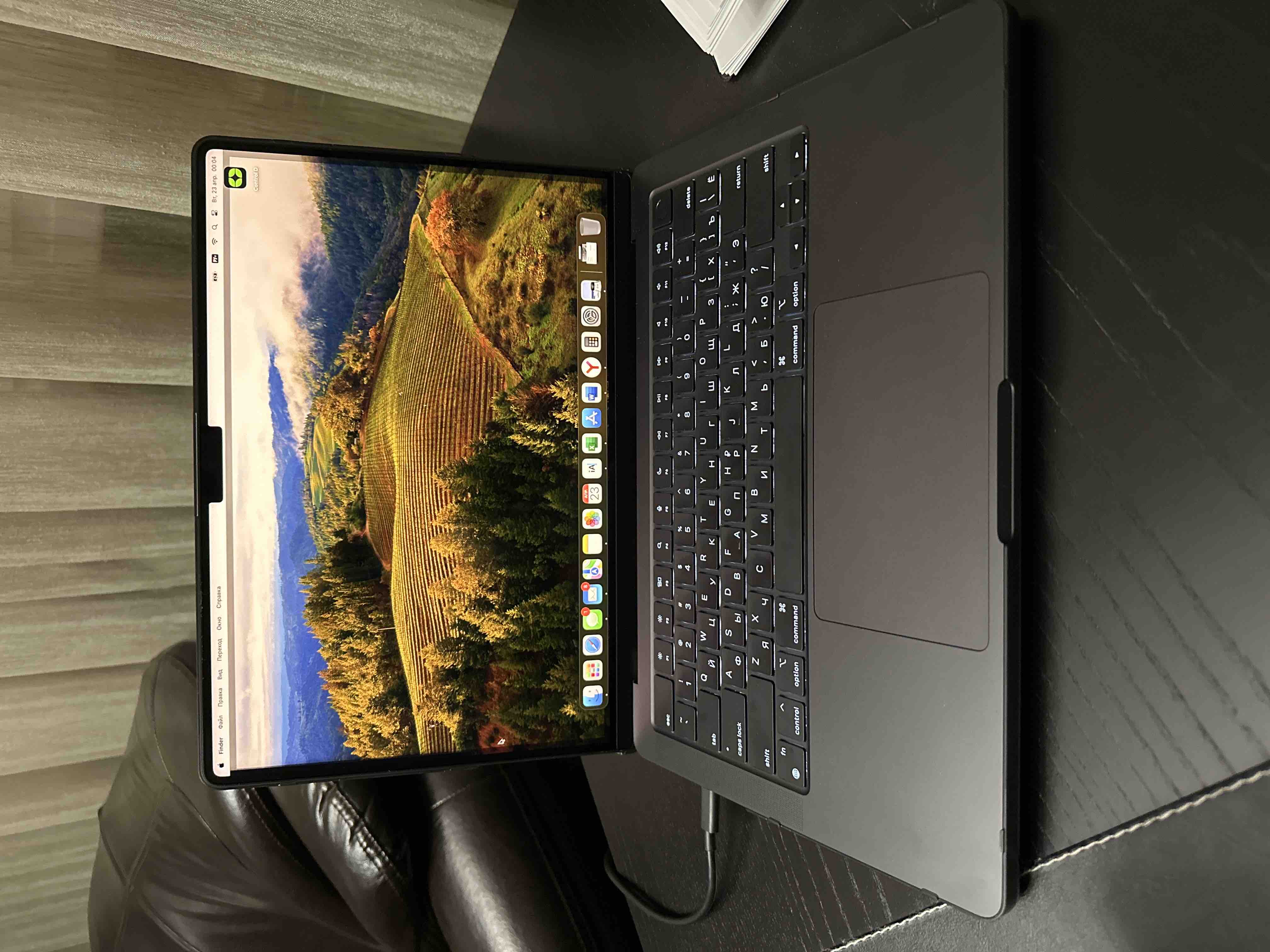 Samsung наладила выпуск OLED-панелей для будущих MacBook Pro