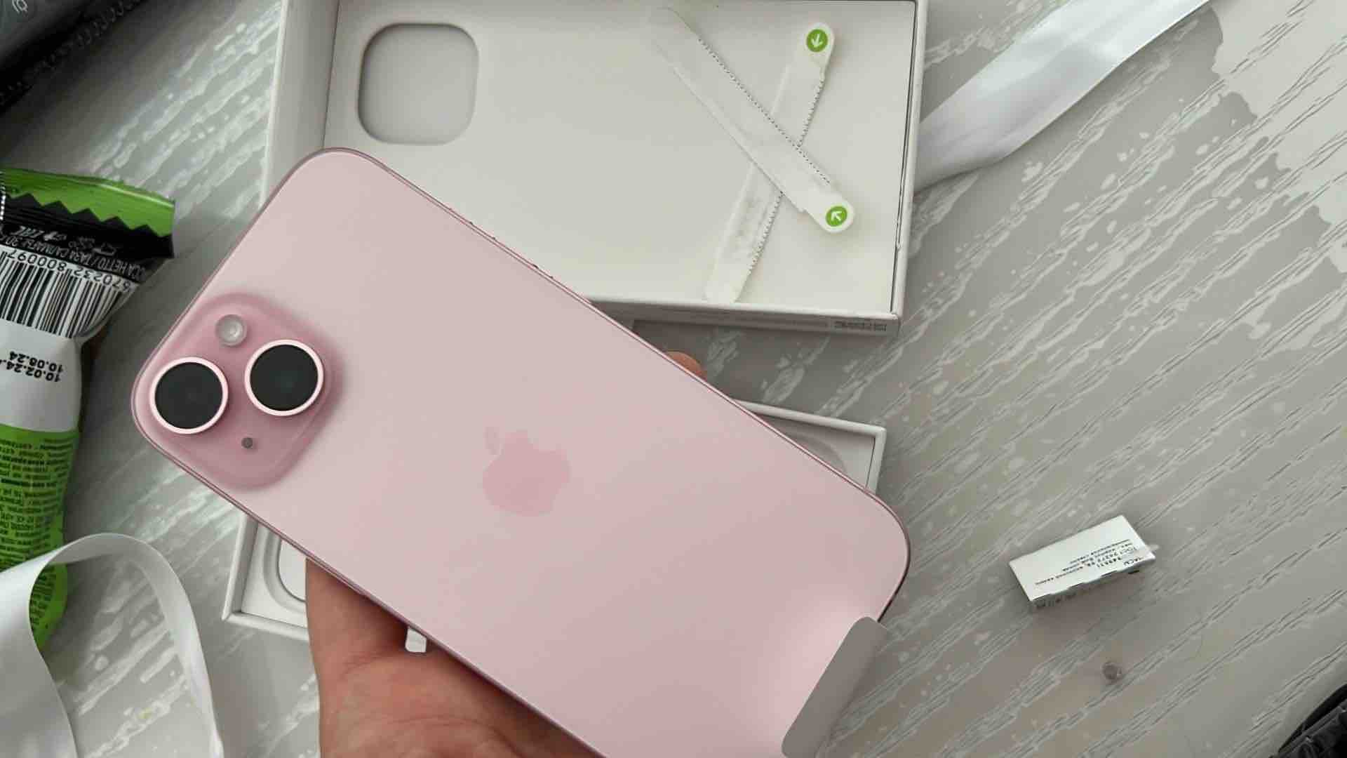 Смартфон Apple iPhone 15 256Gb 2 nano-sim Pink - отзывы покупателей на  Мегамаркет | 100060825468