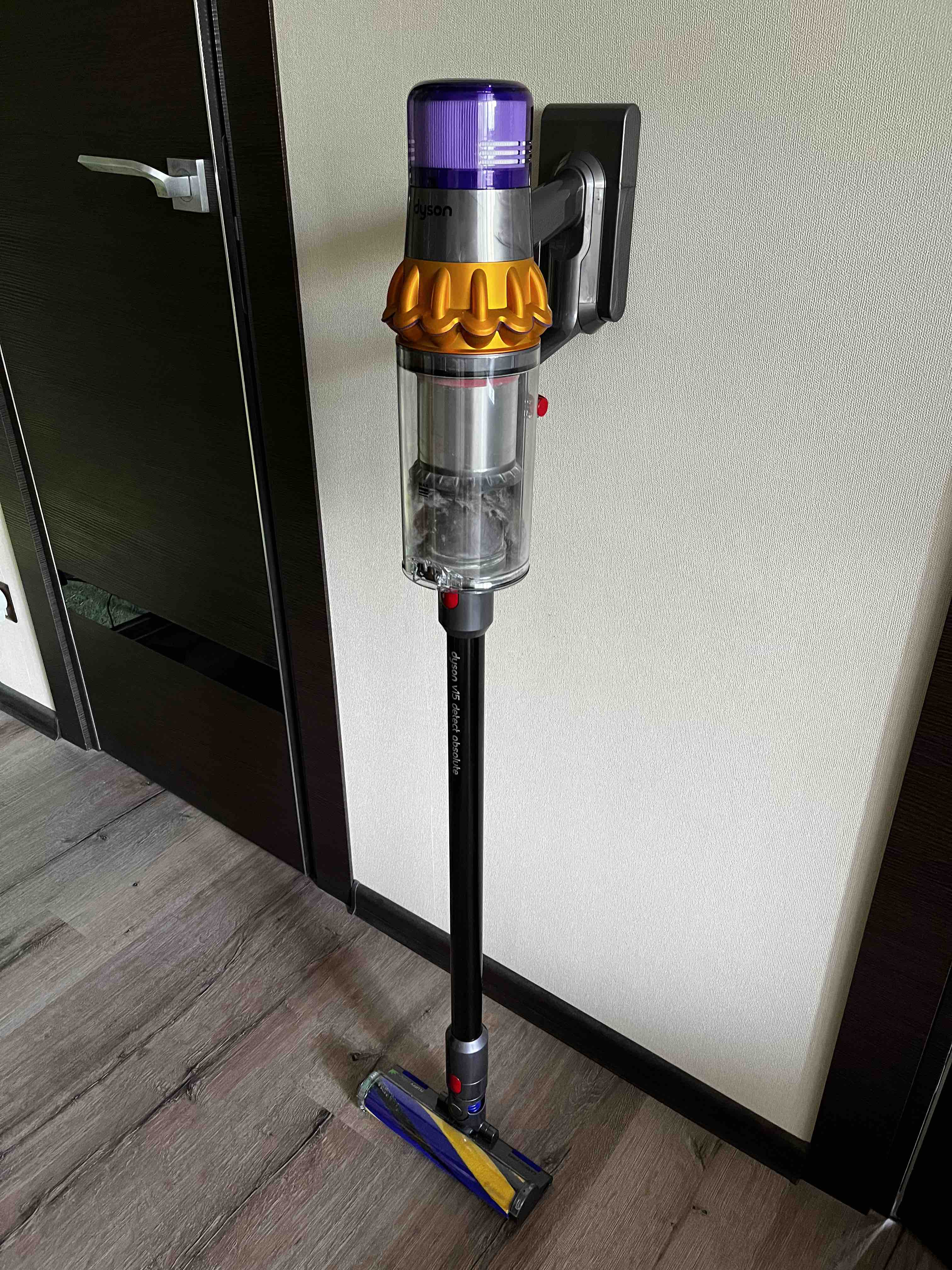 Пылесос Dyson V15 Detect Absolute SV47 желтый, серебристый, купить в  Москве, цены в интернет-магазинах на Мегамаркет