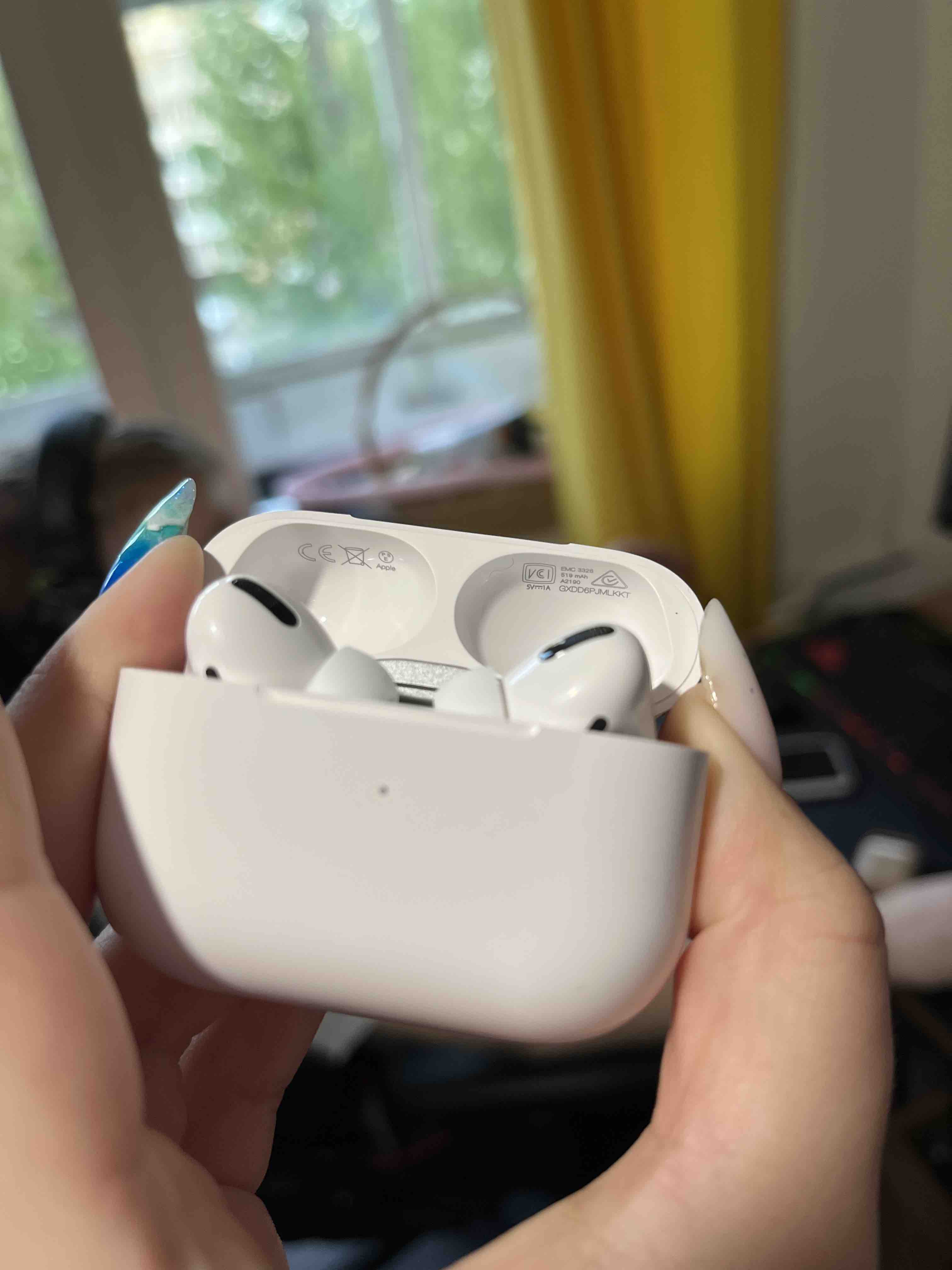 Беспроводные наушники Apple Airpods Pro with MagSafe charging case White -  отзывы покупателей на маркетплейсе Мегамаркет | Артикул: 100029544858