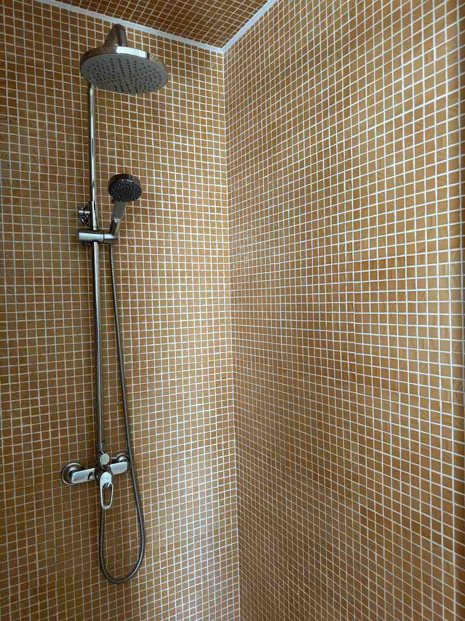DecoRoom DR21070 Смеситель одноручный для душа с верхней лейкой "Тропический дождь" и 3-ф. лейкой, хром — купить в Алматы