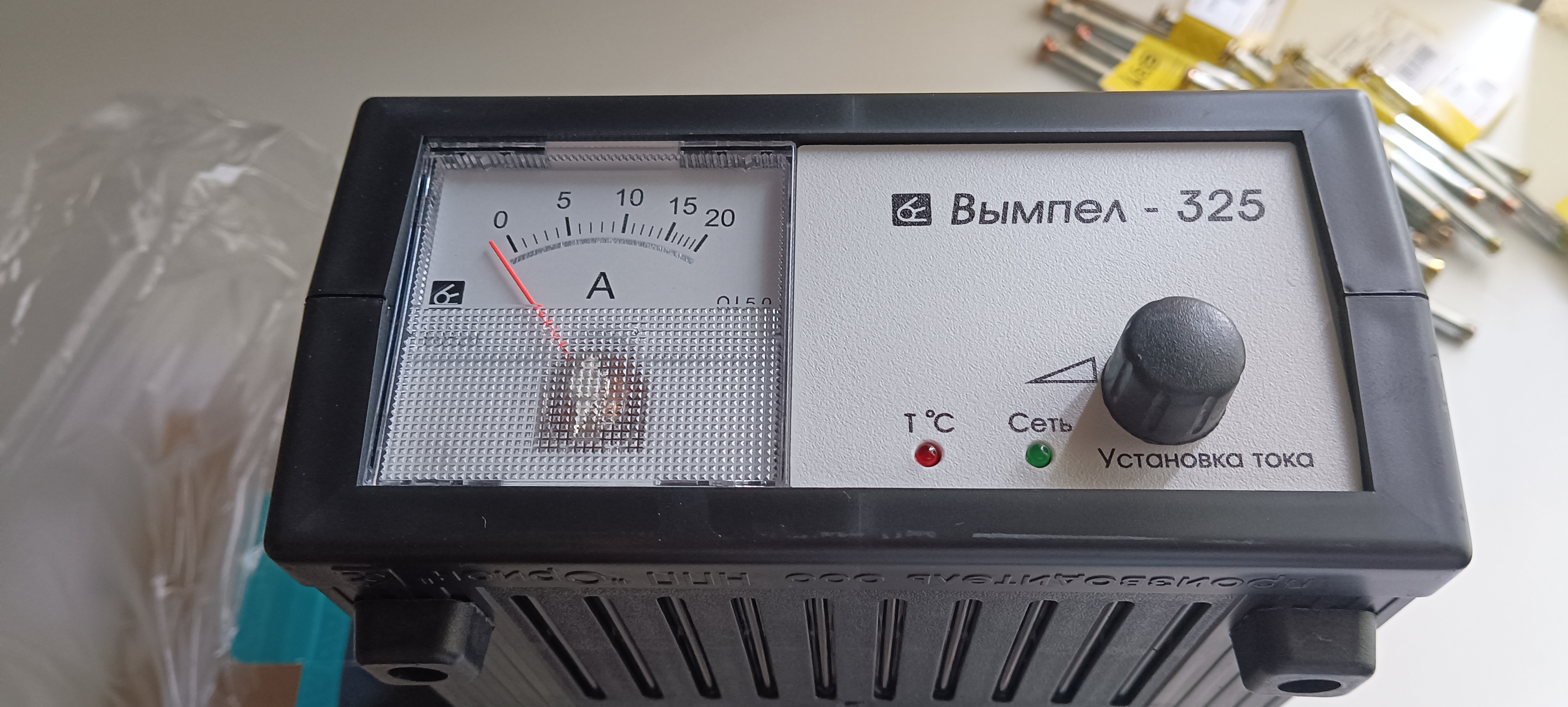 Зарядное устройство автомат Вымпел-325 0-20А, 12В, стрелочный амперметр ...