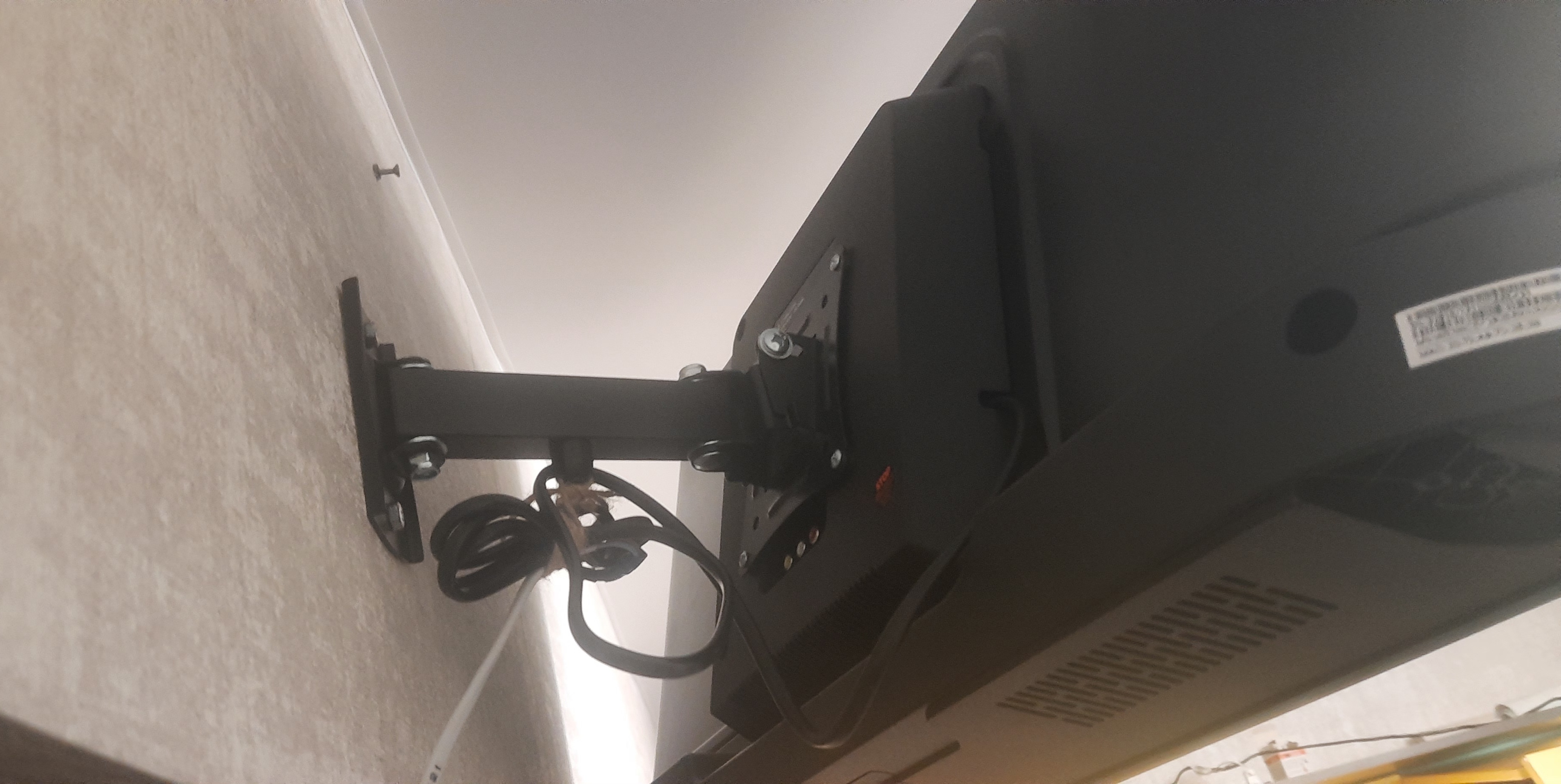 Кронштейн для телевизора настенный наклонно-поворотный Tuarex ALTA-103 ...