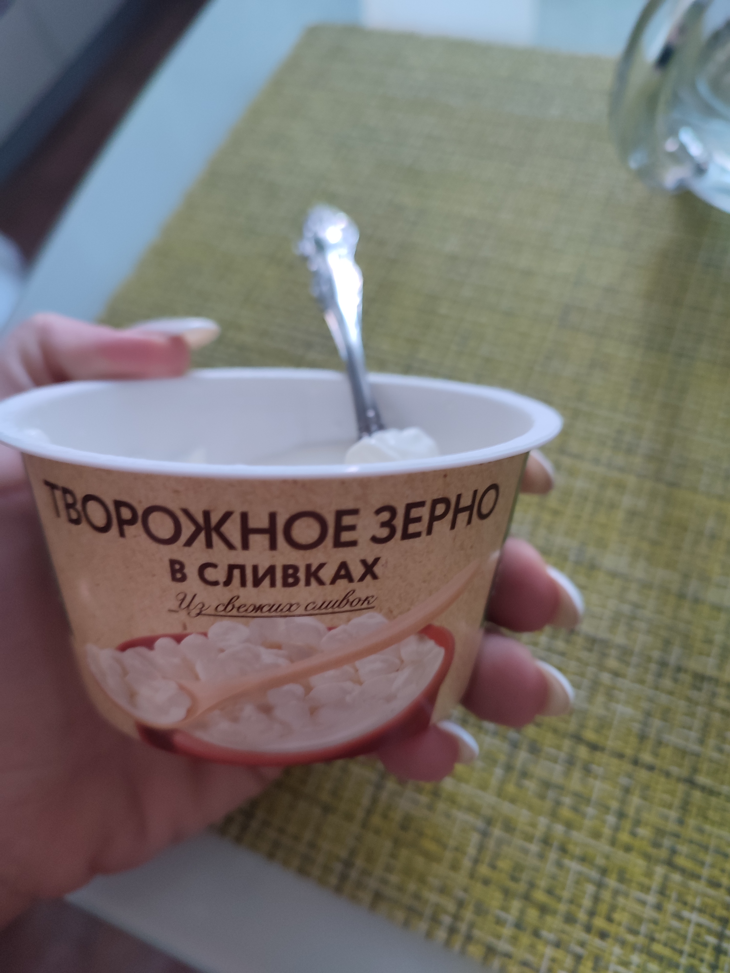 Купить продукт творожный село зеленое творожное зерно в сливках 5 % 130 г,  цены на Мегамаркет | Артикул: 100026605731