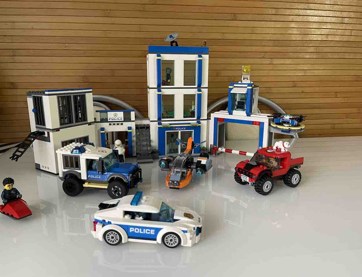 Отзывы о конструктор LEGO City Police 60246 Полицейский участок - отзывы  покупателей на Мегамаркет | конструкторы LEGO 60246 - 100025820515