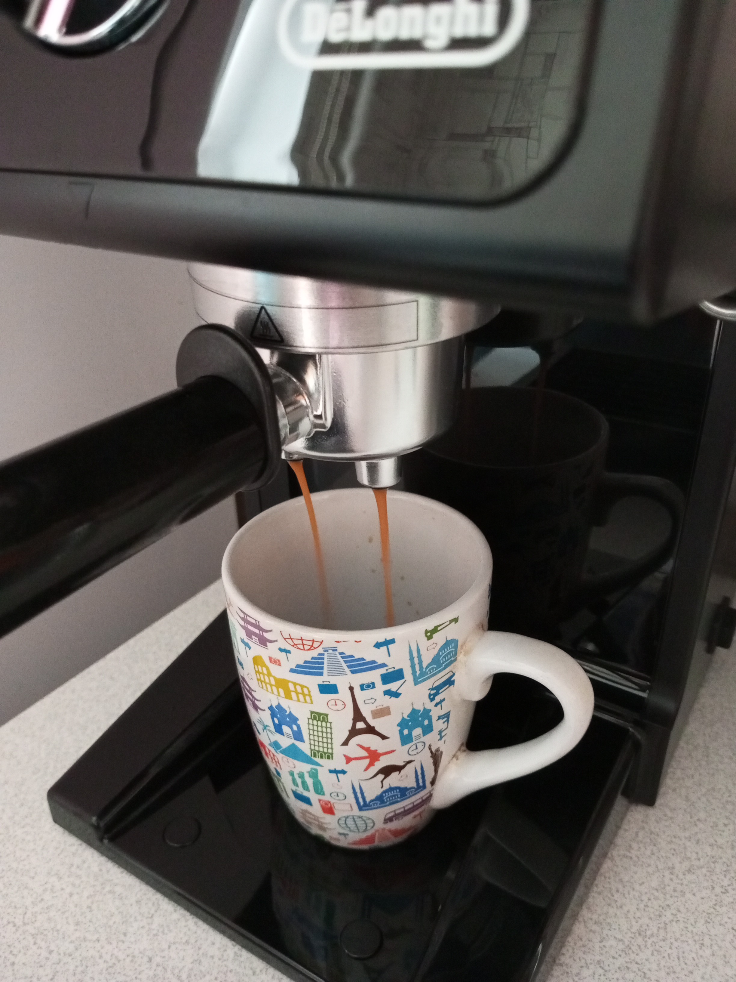 Рожковая кофеварка DeLonghi ECP 31.21 Black, купить в Москве, цены в интернетмагазинах на