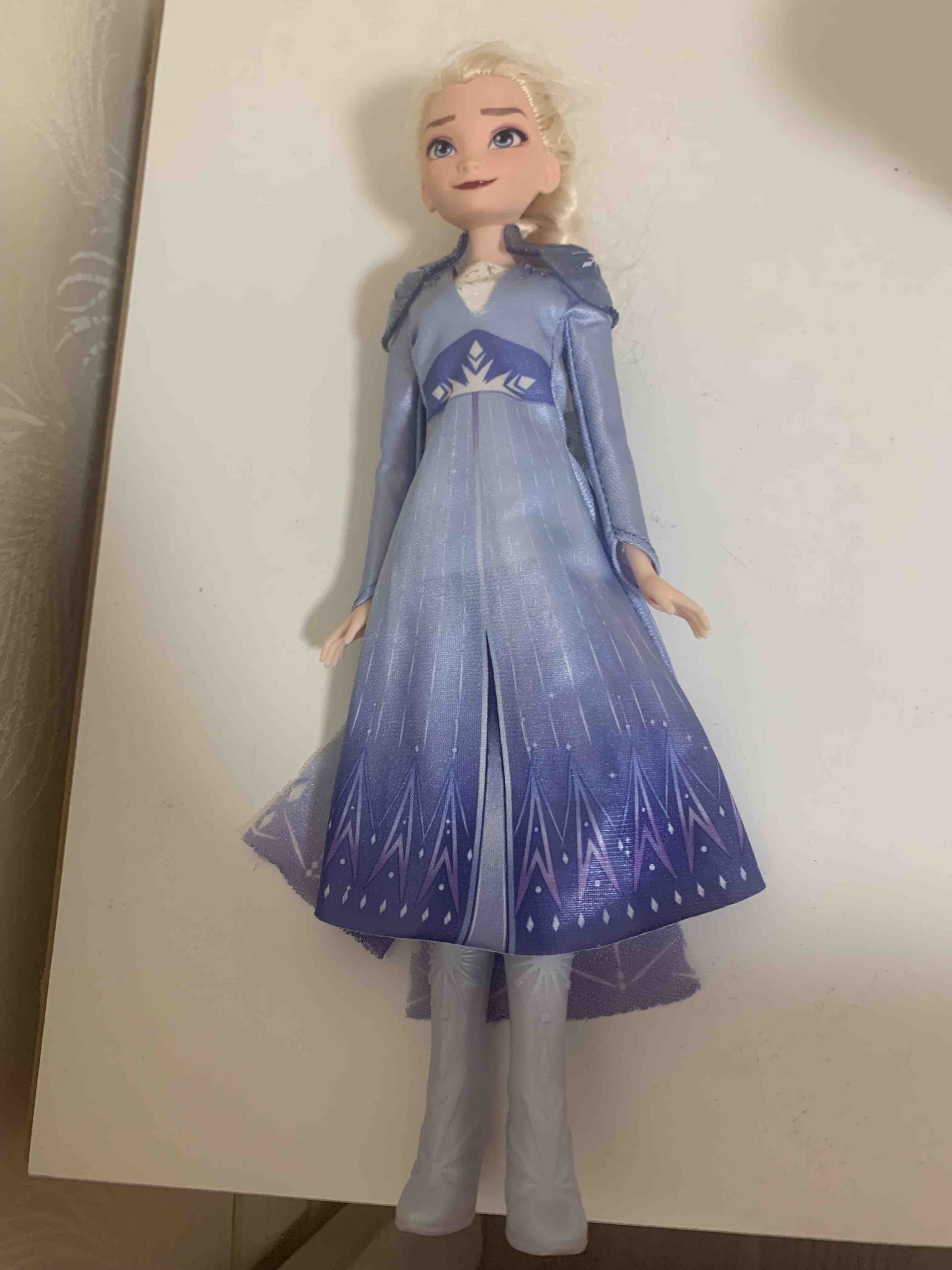 Девочка из Кореи сделала невероятно красивую бумажную куклу Эльзы с платьями из Холодного Сердца 2