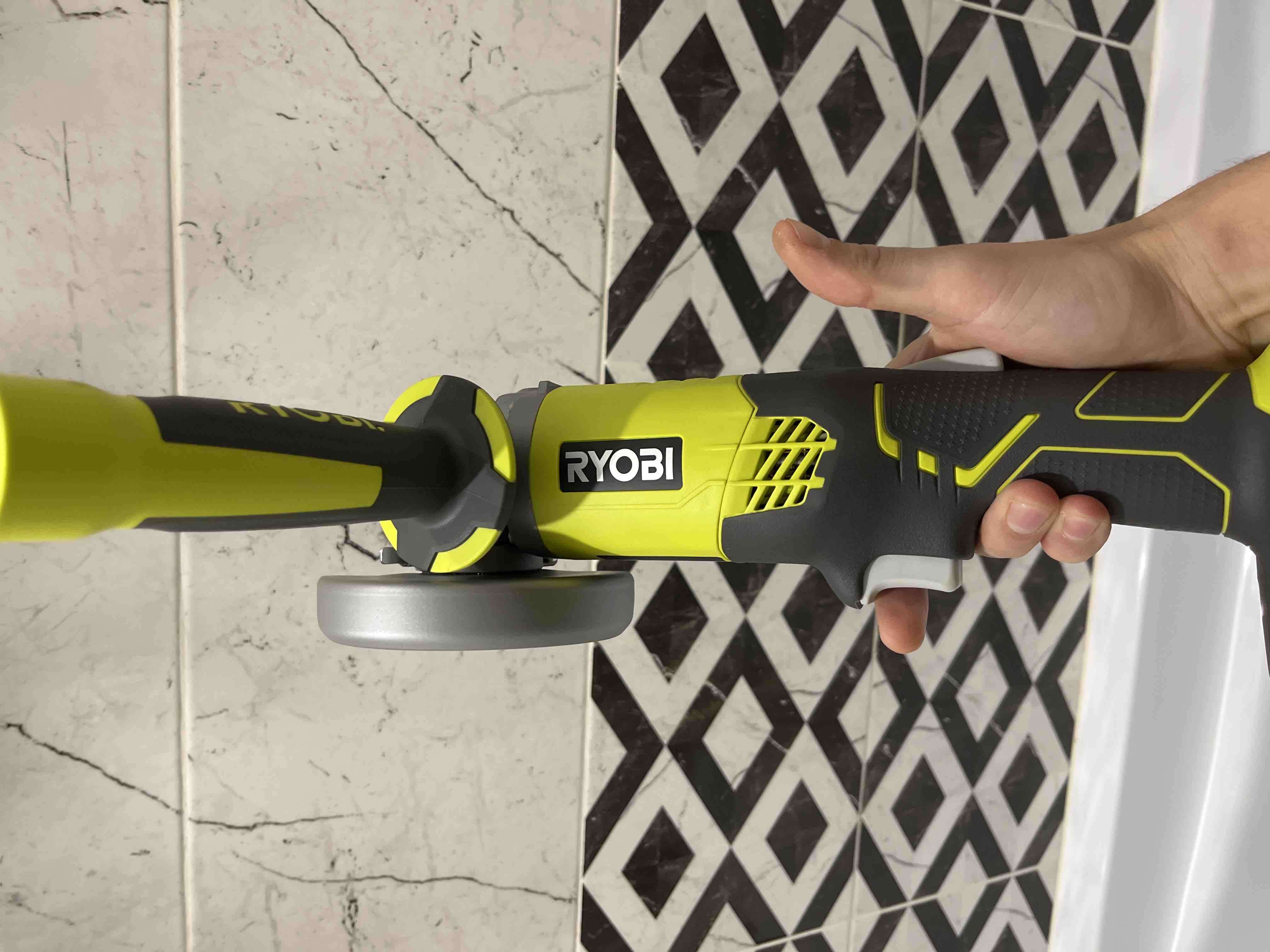 Акк. угловая шлифовальная машина Ryobi R18AG0 18V 5133001903 БЕЗ  АККУМУЛЯТОРА И З/У - отзывы покупателей на Мегамаркет | 100000065849